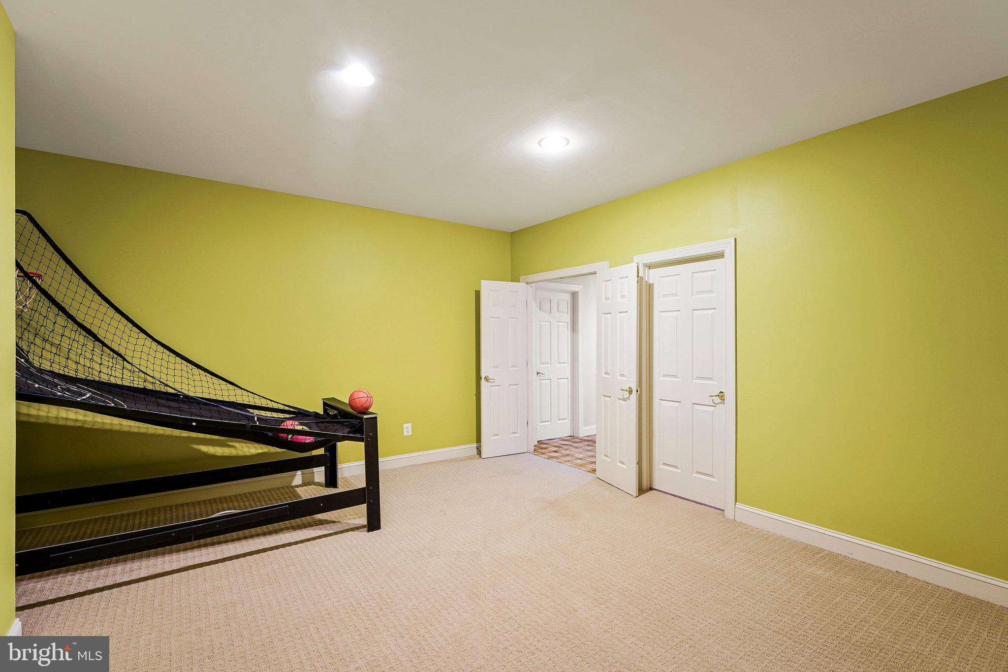 LANSDOWNE ON THE POTOMAC - Residential