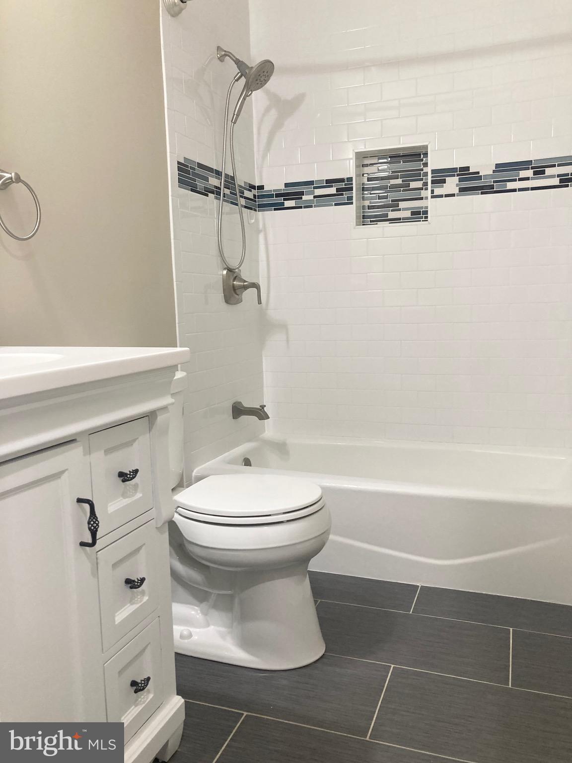 LAKE OF THE WOODS - Residential Lease