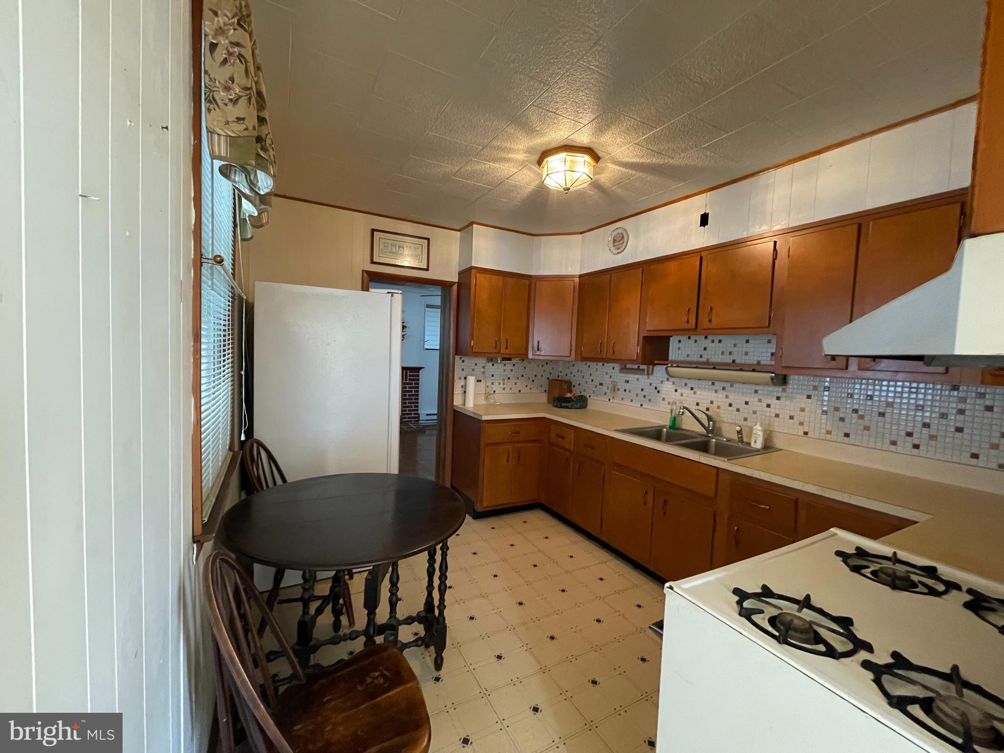 GRAY MANOR - Residential