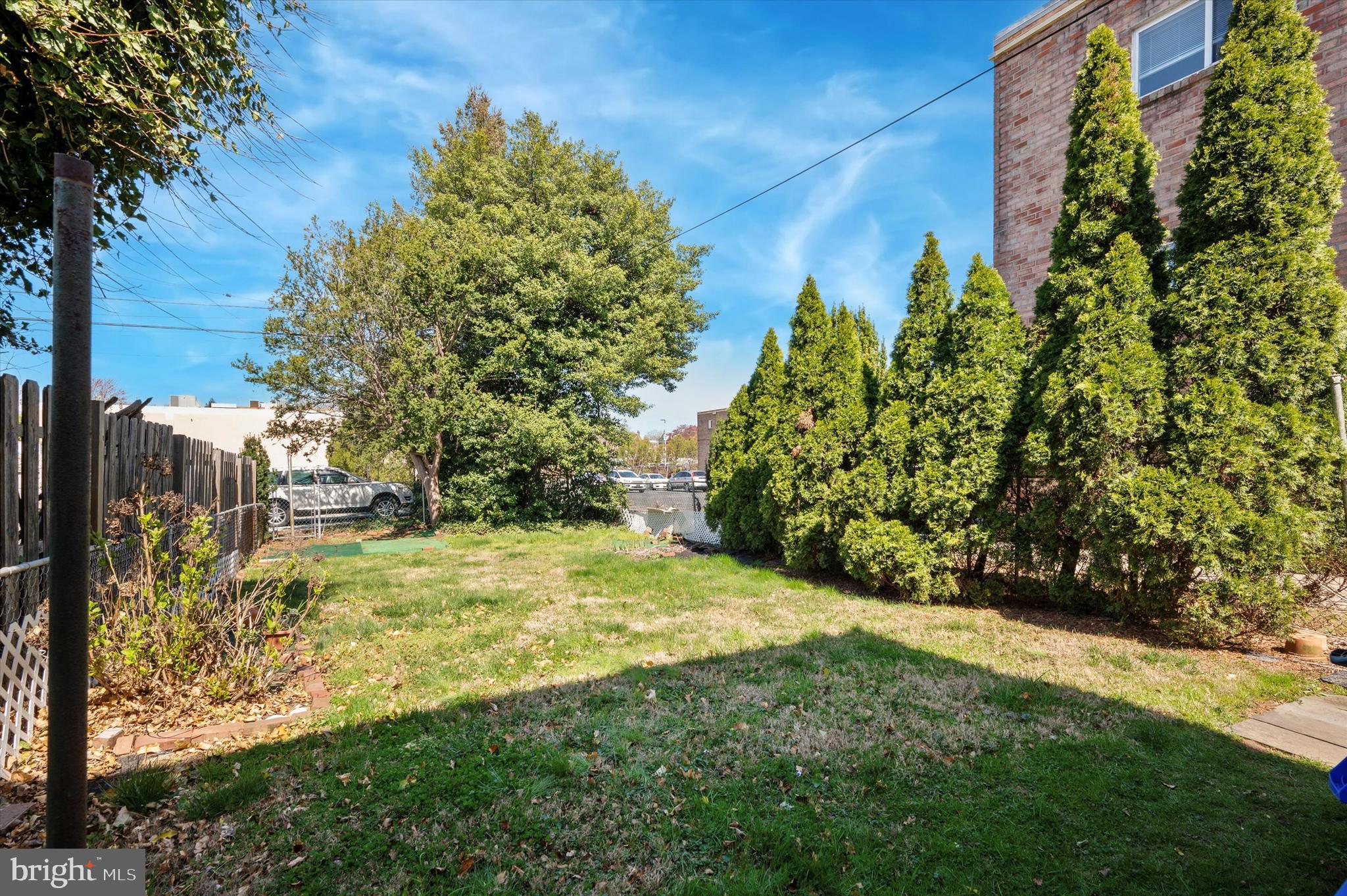 LAWNDALE - Residential