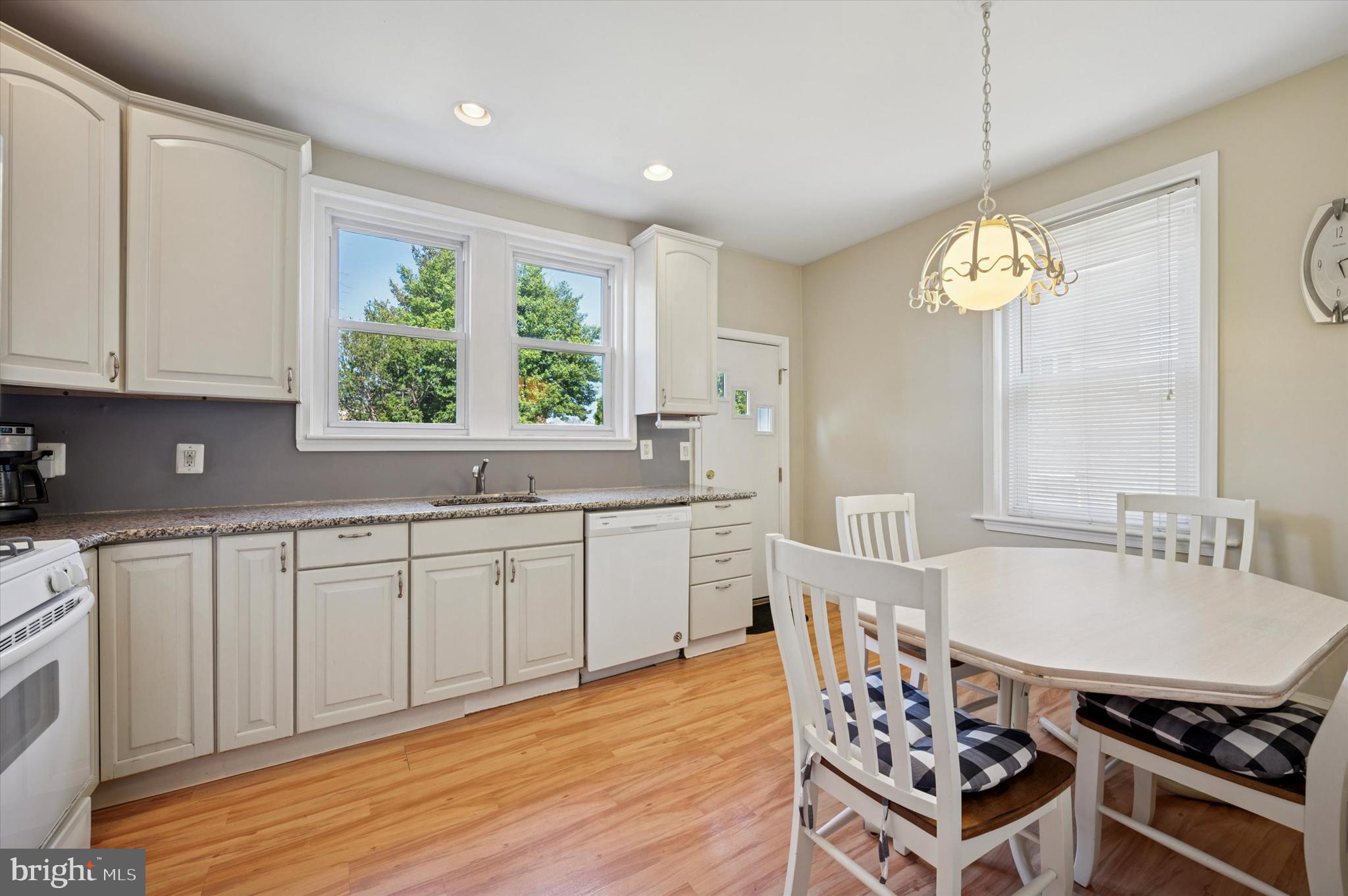 LAWNDALE - Residential