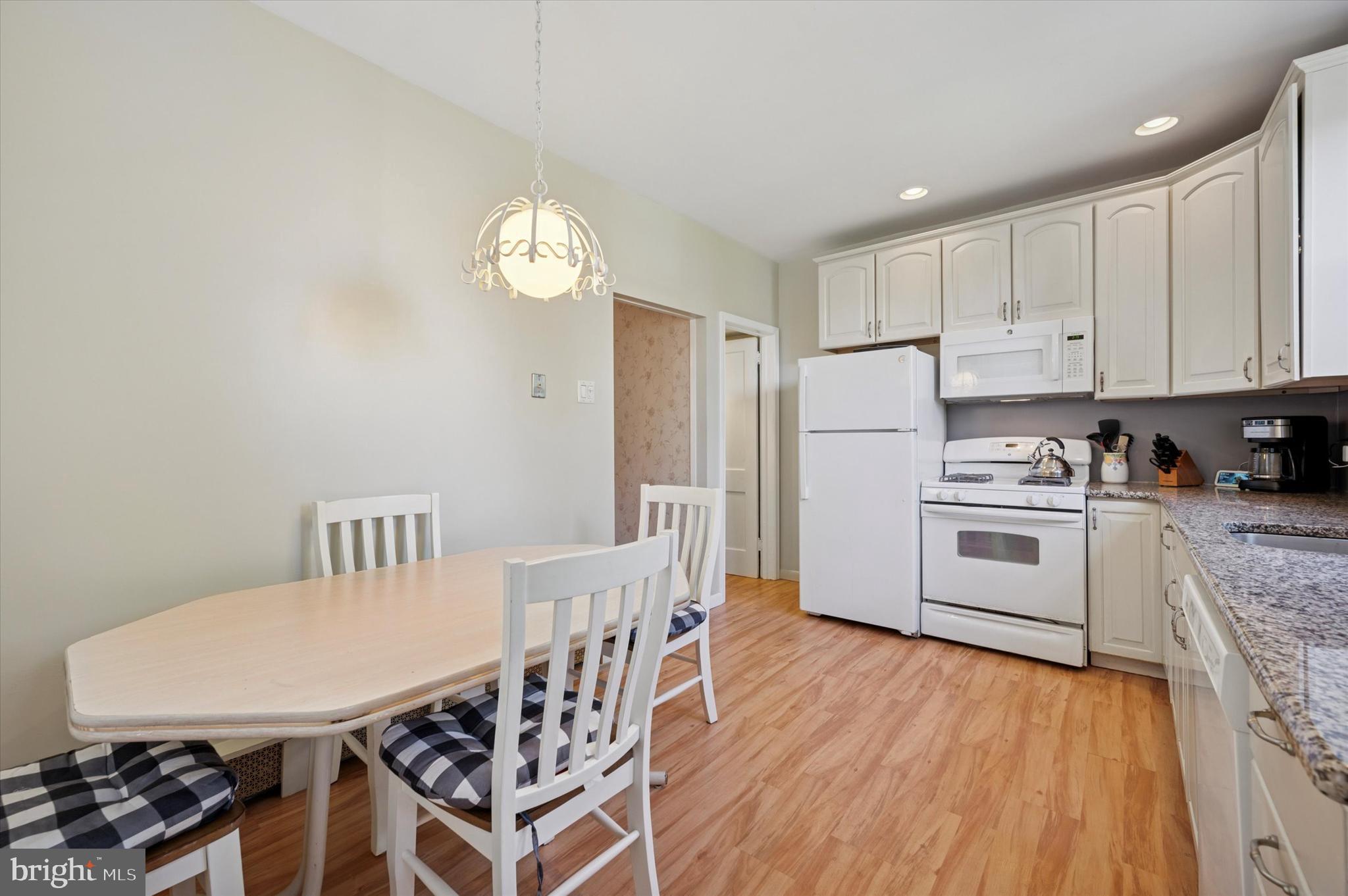 LAWNDALE - Residential