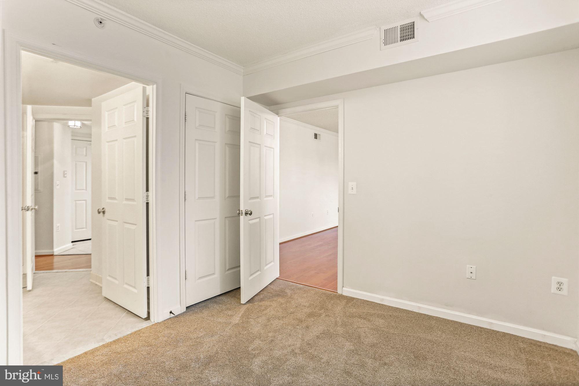 LEXINGTON SQUARE - Residential Lease