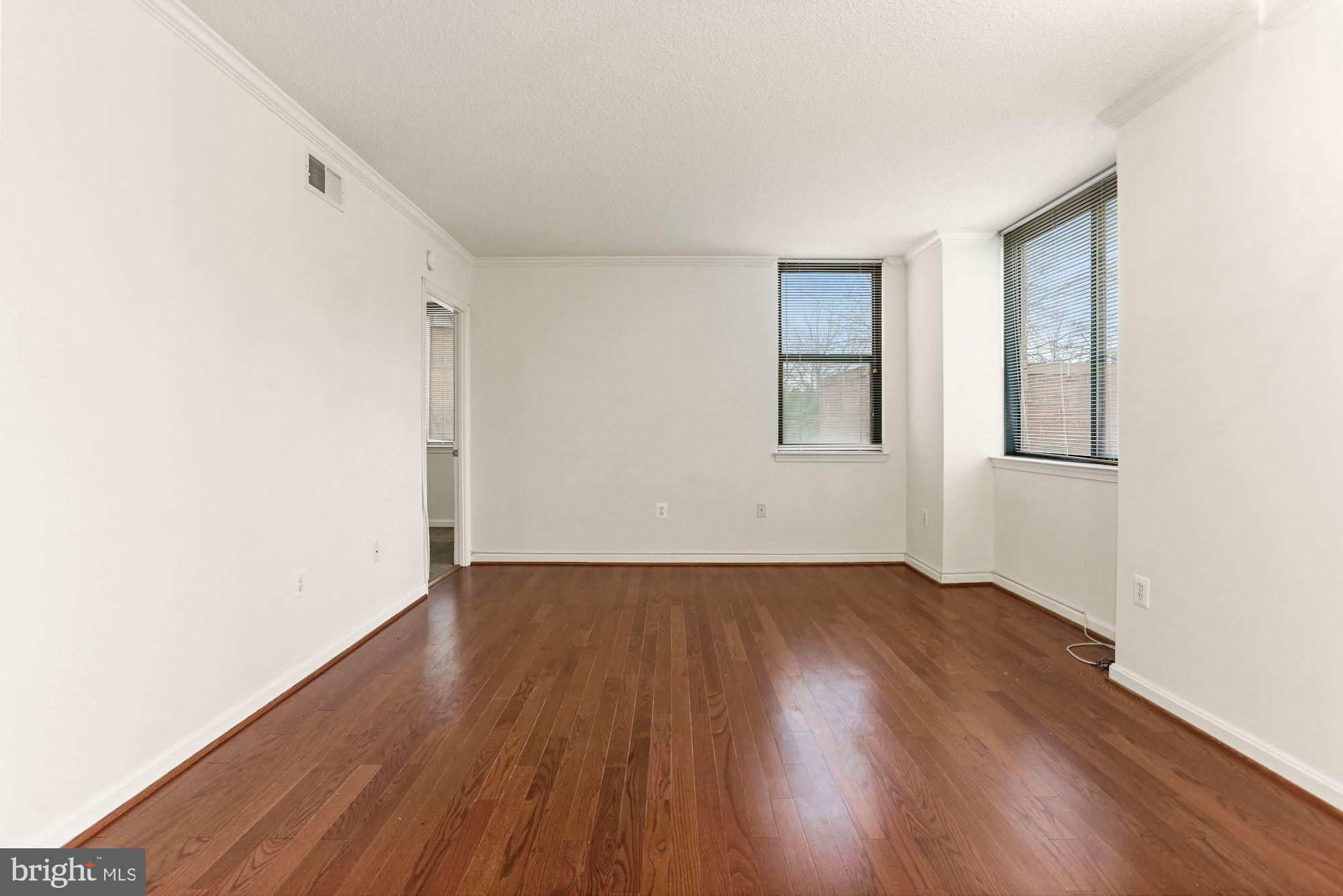 LEXINGTON SQUARE - Residential Lease