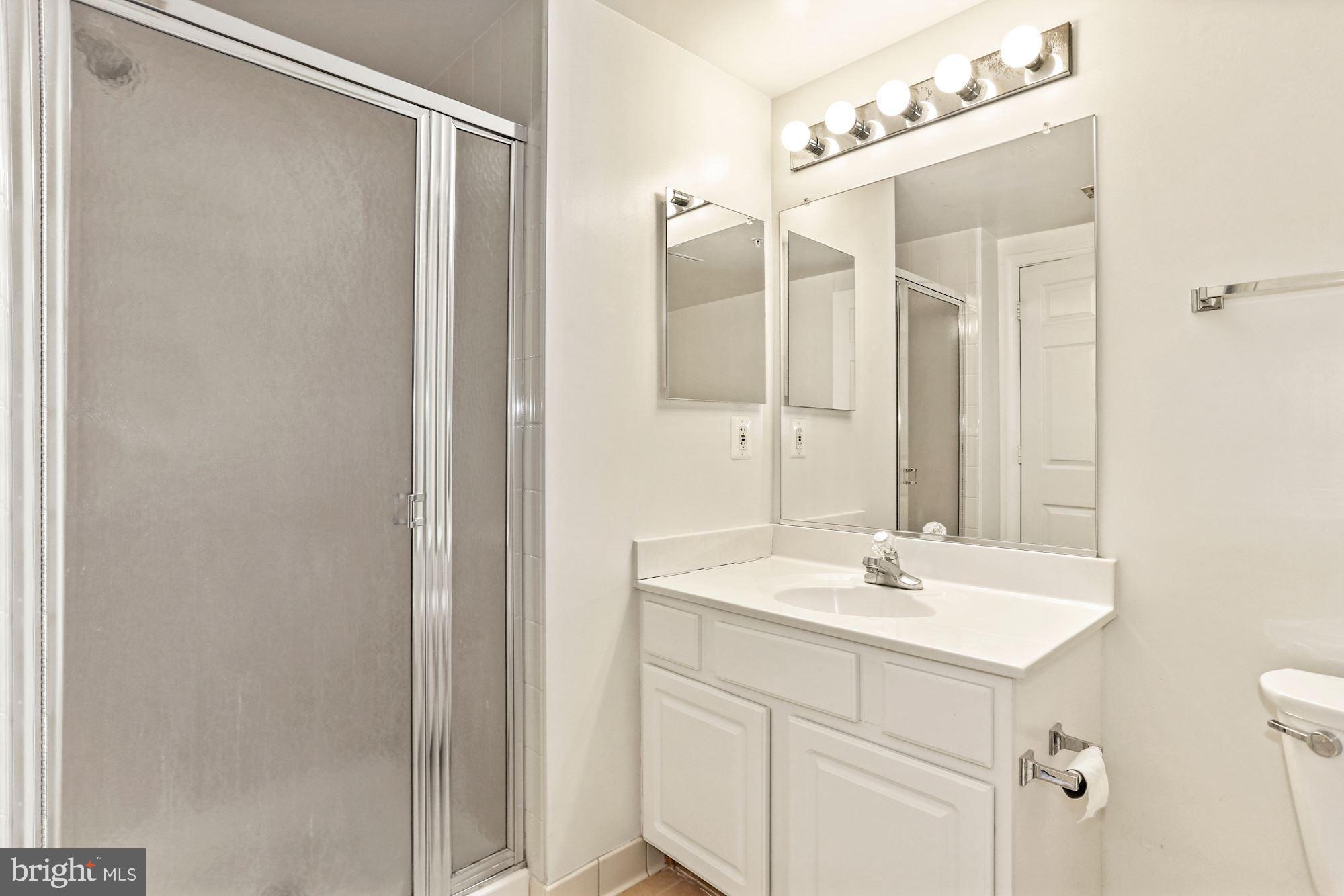 LEXINGTON SQUARE - Residential Lease