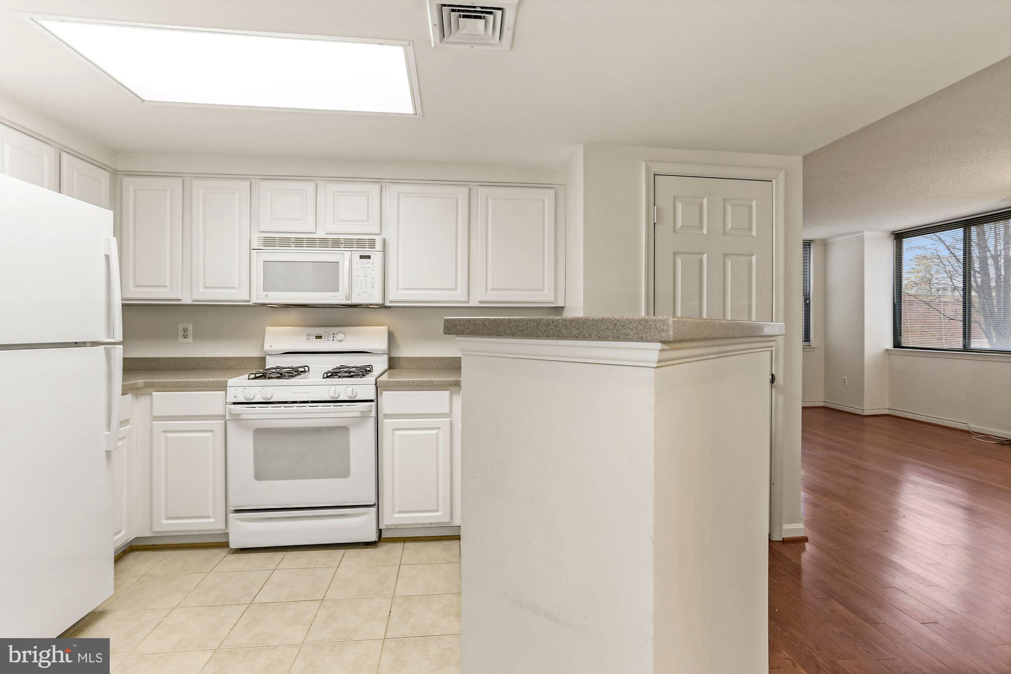 LEXINGTON SQUARE - Residential Lease