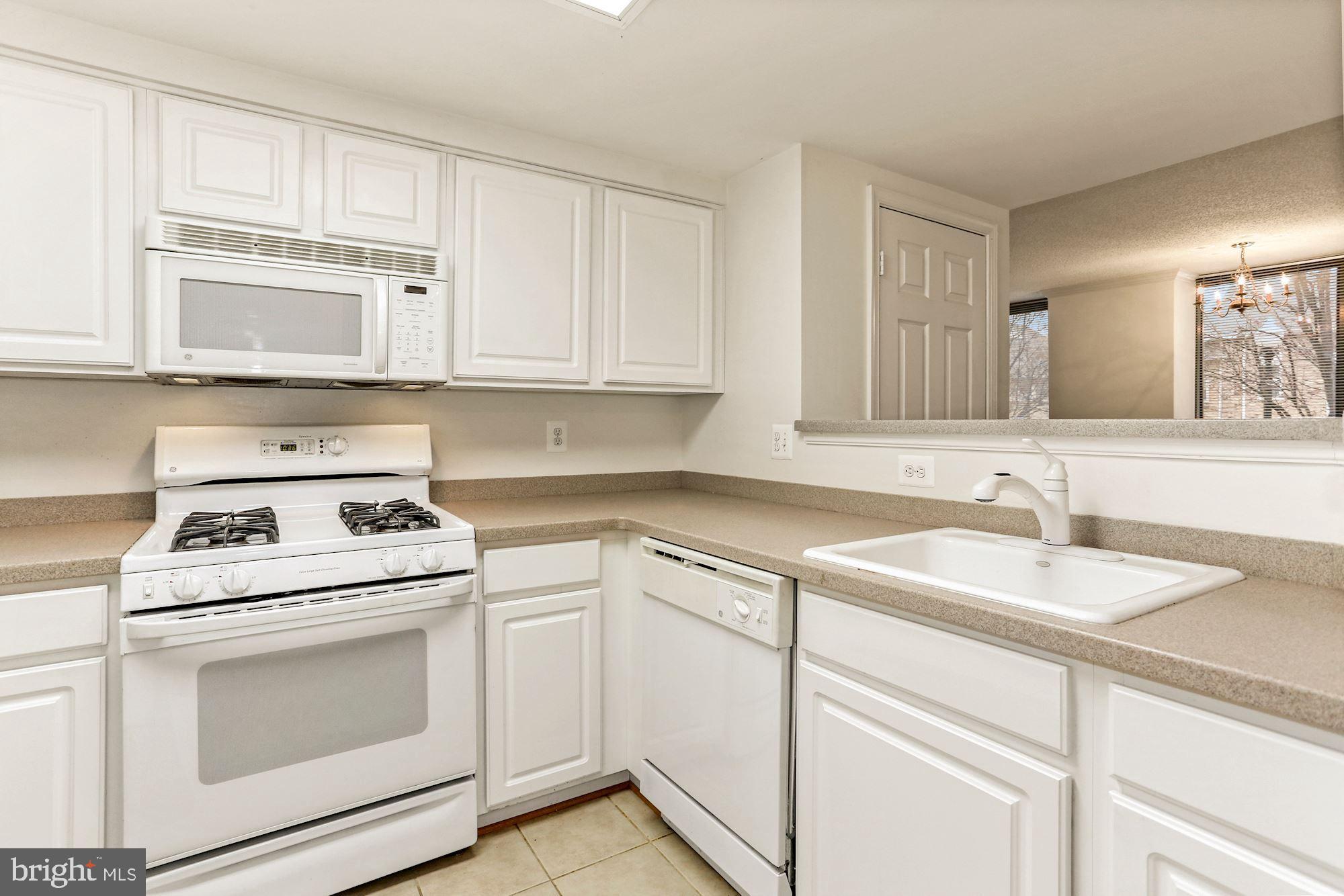 LEXINGTON SQUARE - Residential Lease