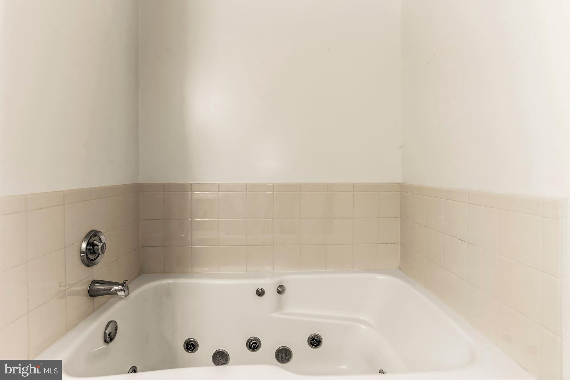 LEXINGTON SQUARE - Residential Lease