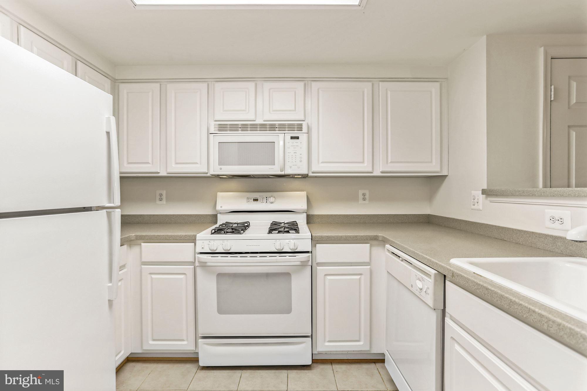 LEXINGTON SQUARE - Residential Lease