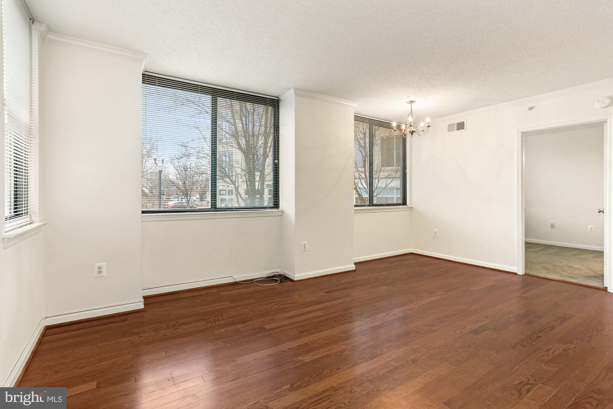 LEXINGTON SQUARE - Residential Lease