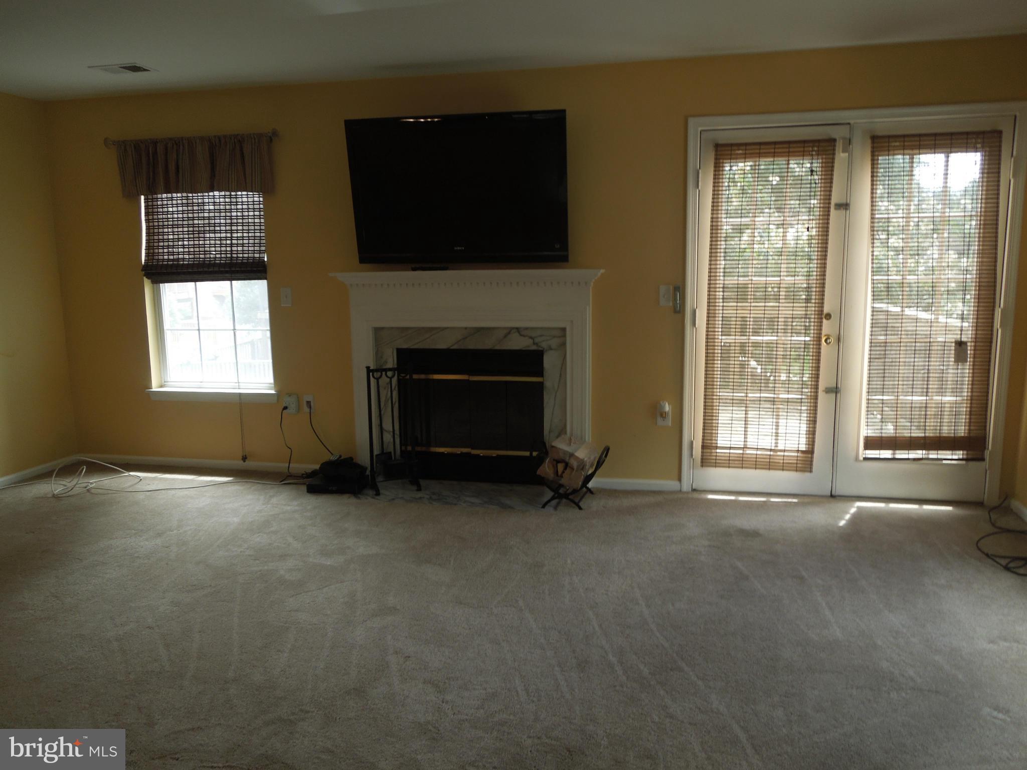 STONEHAVEN MEWS IN CROFTON VILLAGE - Residential