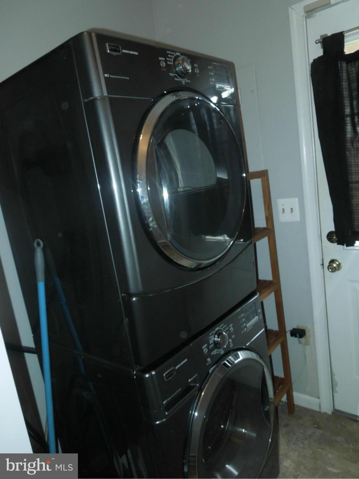 STONEHAVEN MEWS IN CROFTON VILLAGE - Residential