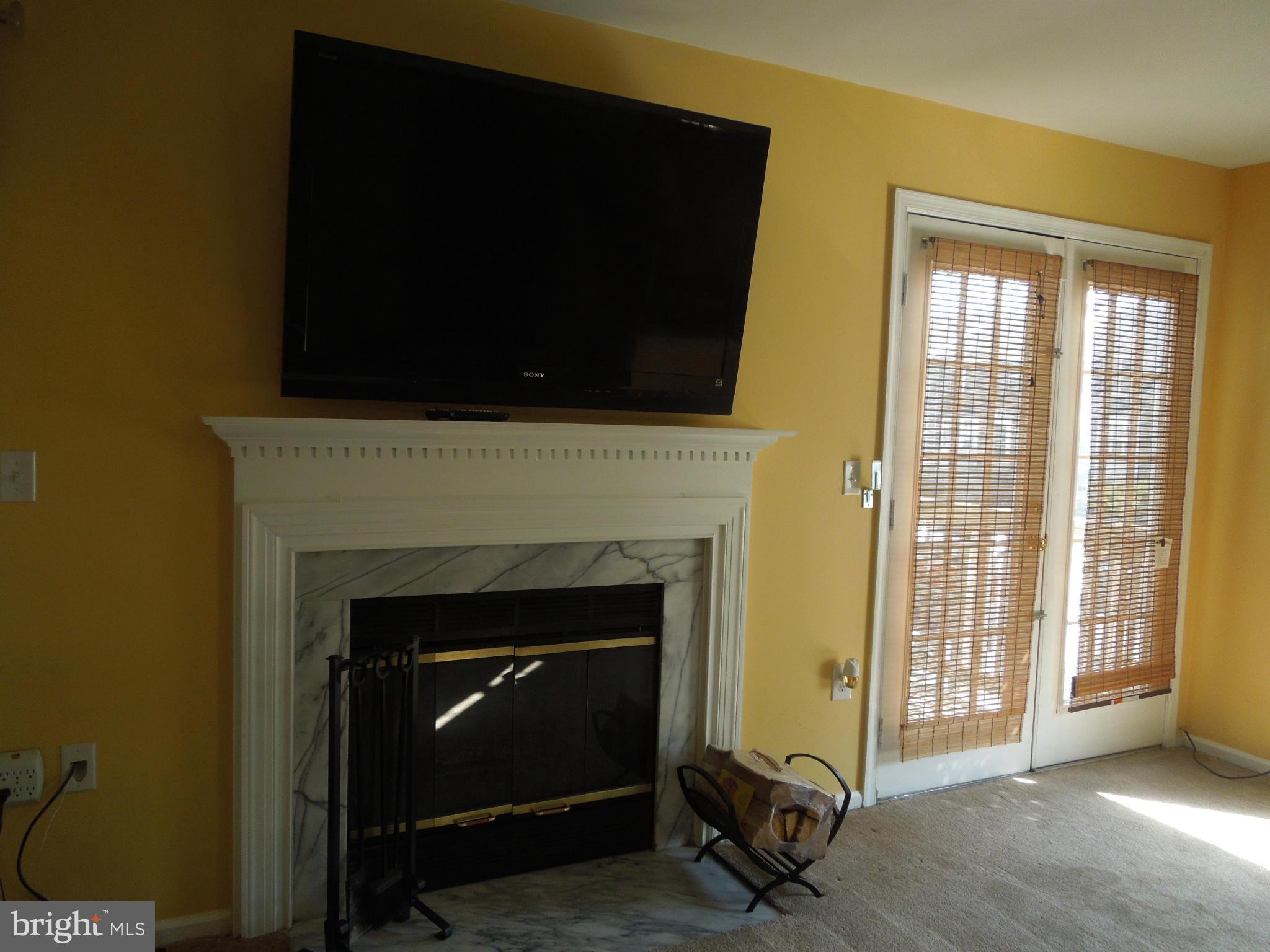 STONEHAVEN MEWS IN CROFTON VILLAGE - Residential