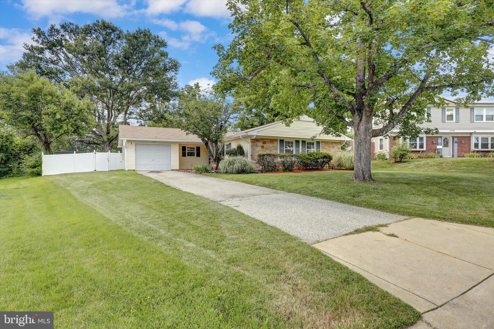 12704 HOVEN LANE