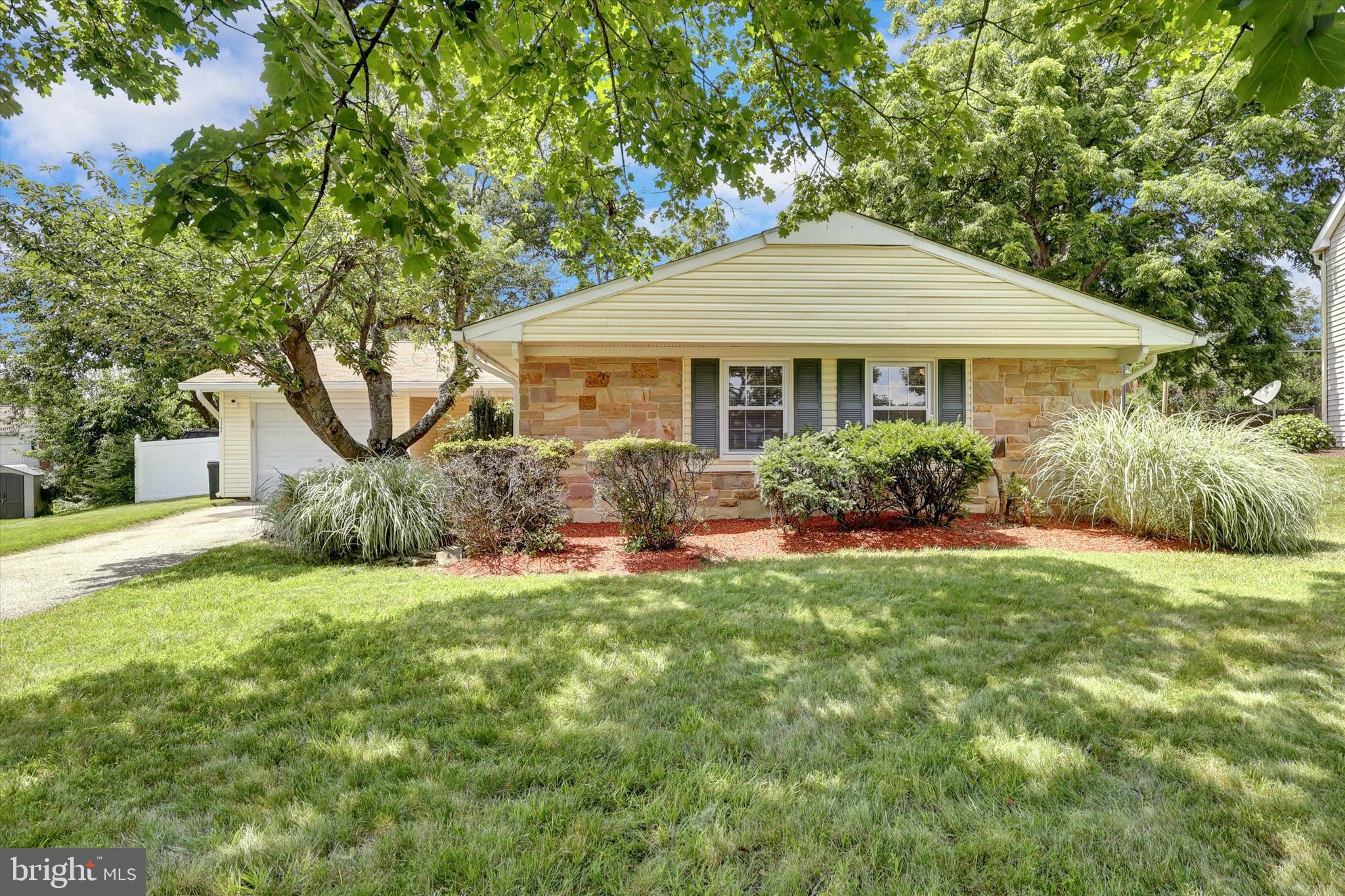 12704 HOVEN LANE