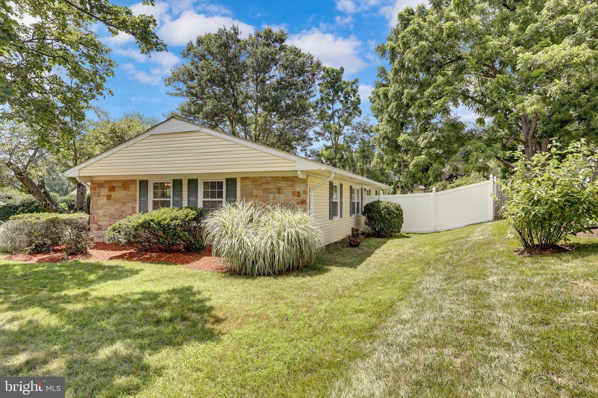12704 HOVEN LANE