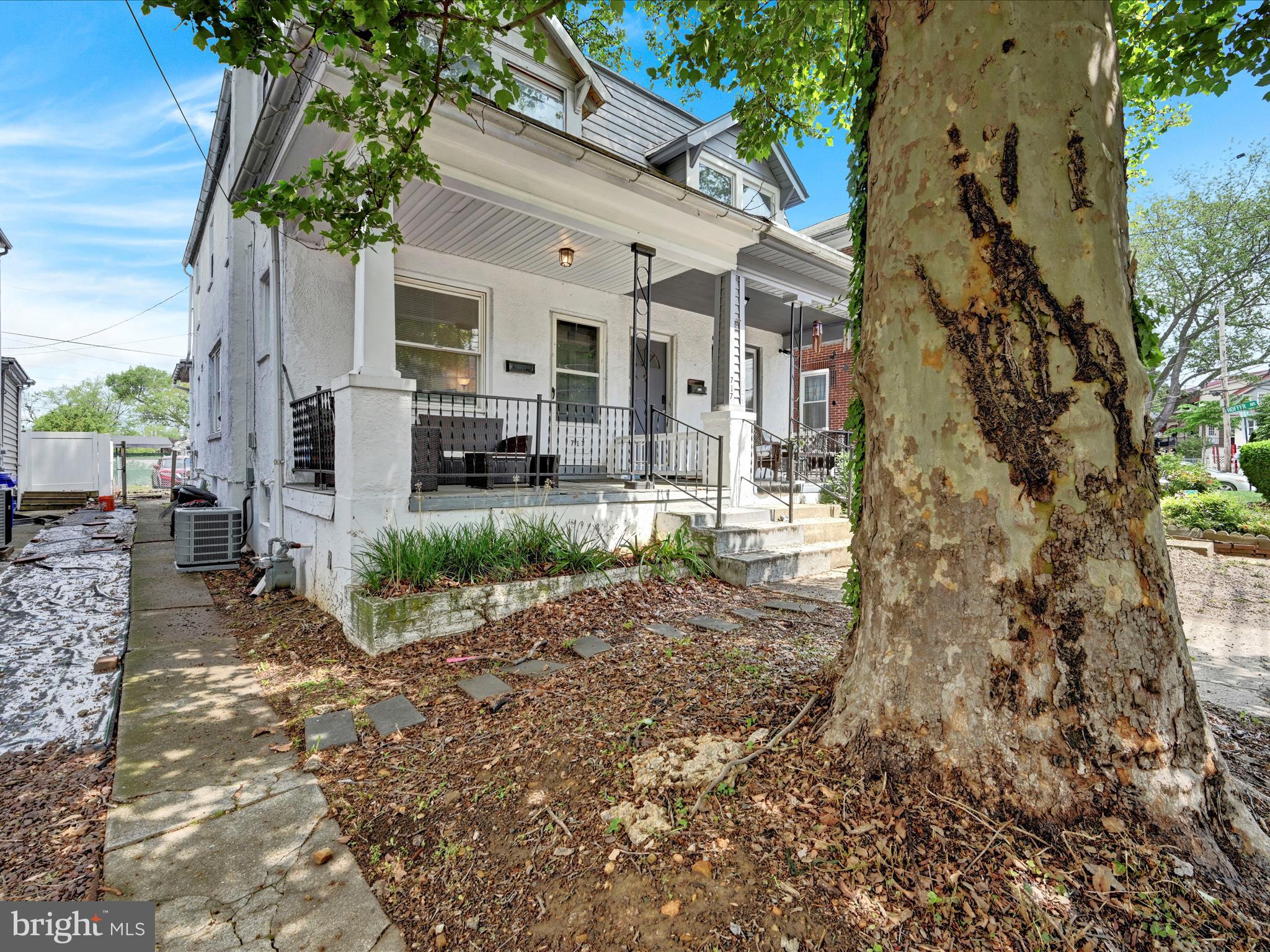717 CRESCENT AVENUE