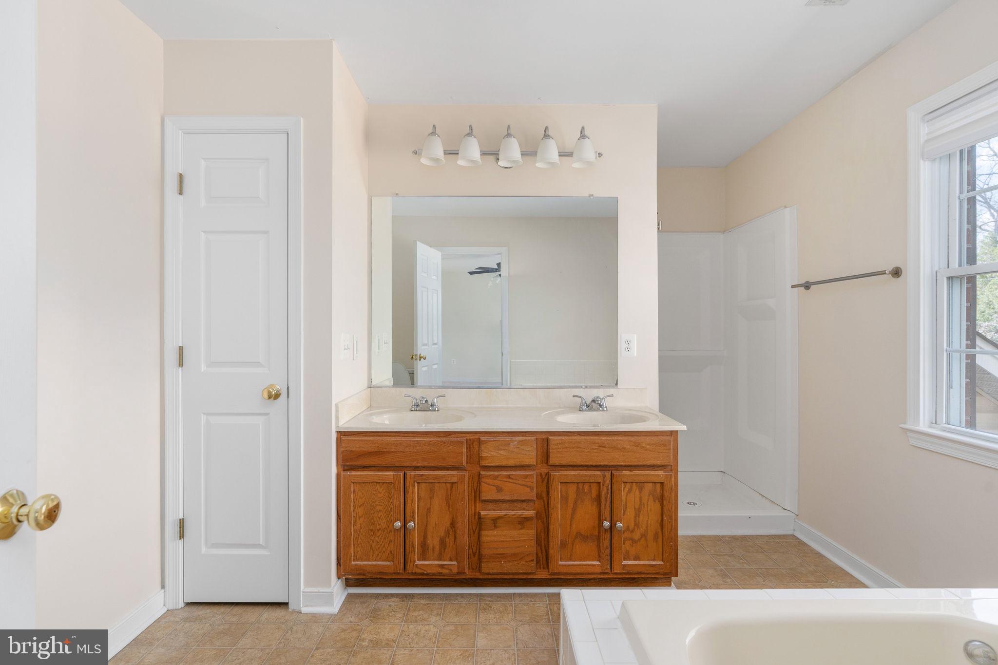 LAKE CAROLINE - Residential