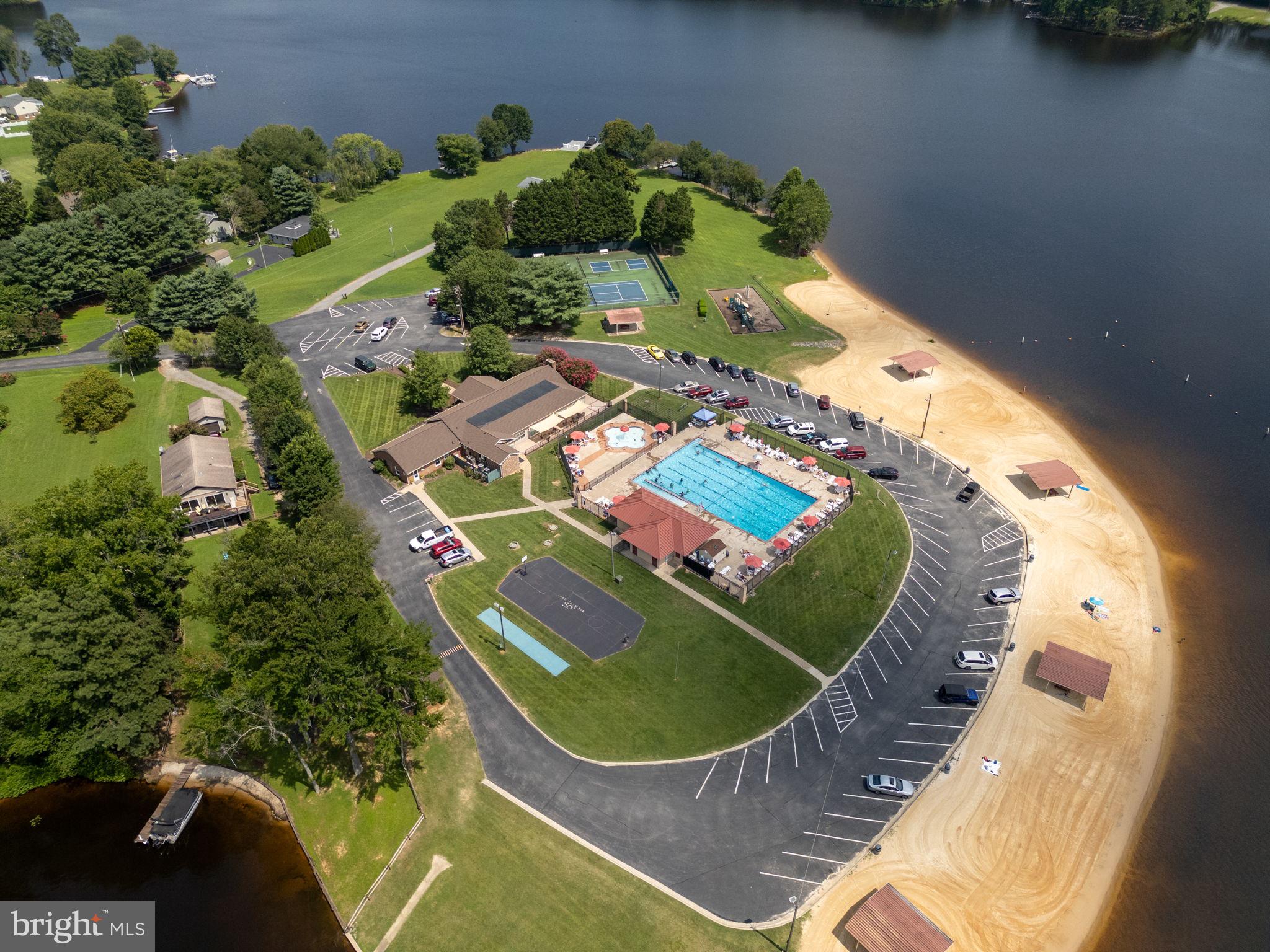 LAKE CAROLINE - Residential