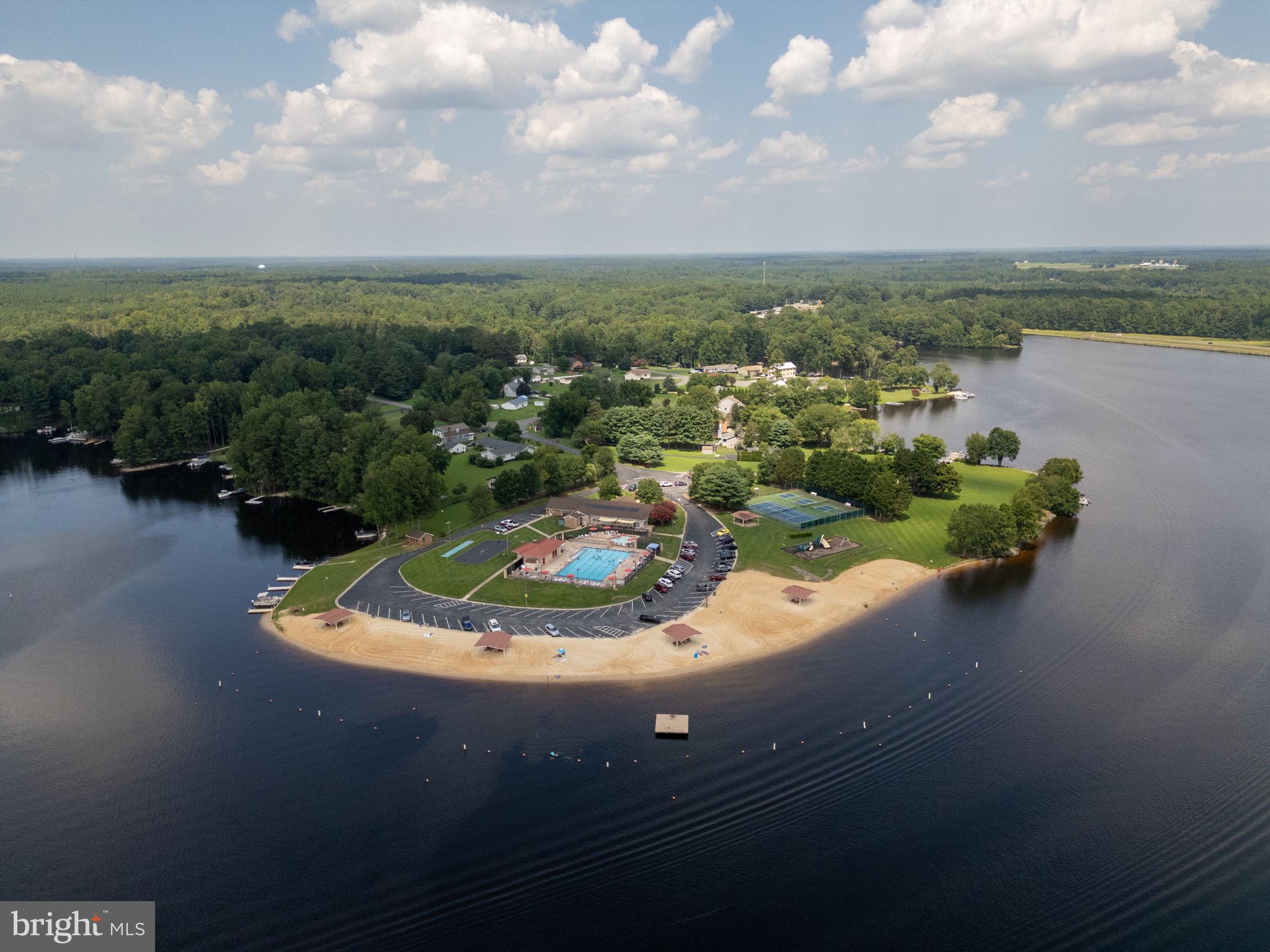 LAKE CAROLINE - Residential