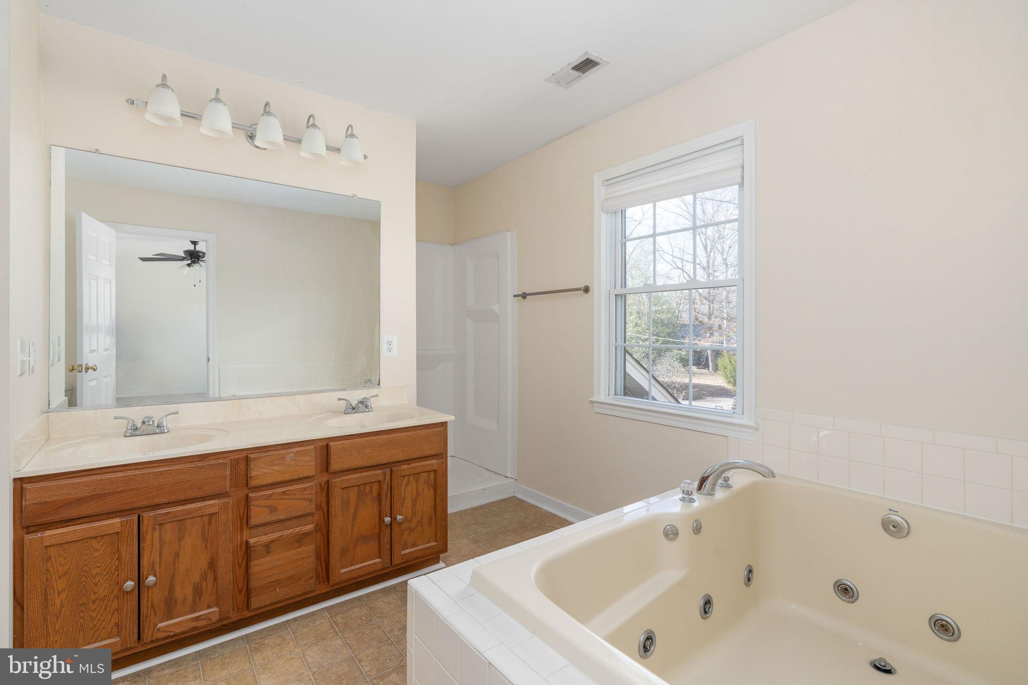 LAKE CAROLINE - Residential