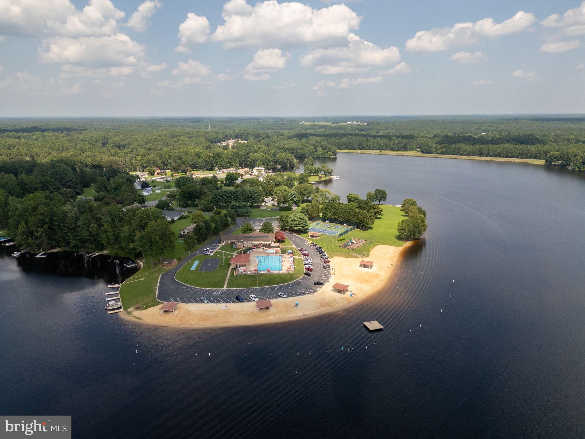 LAKE CAROLINE - Residential