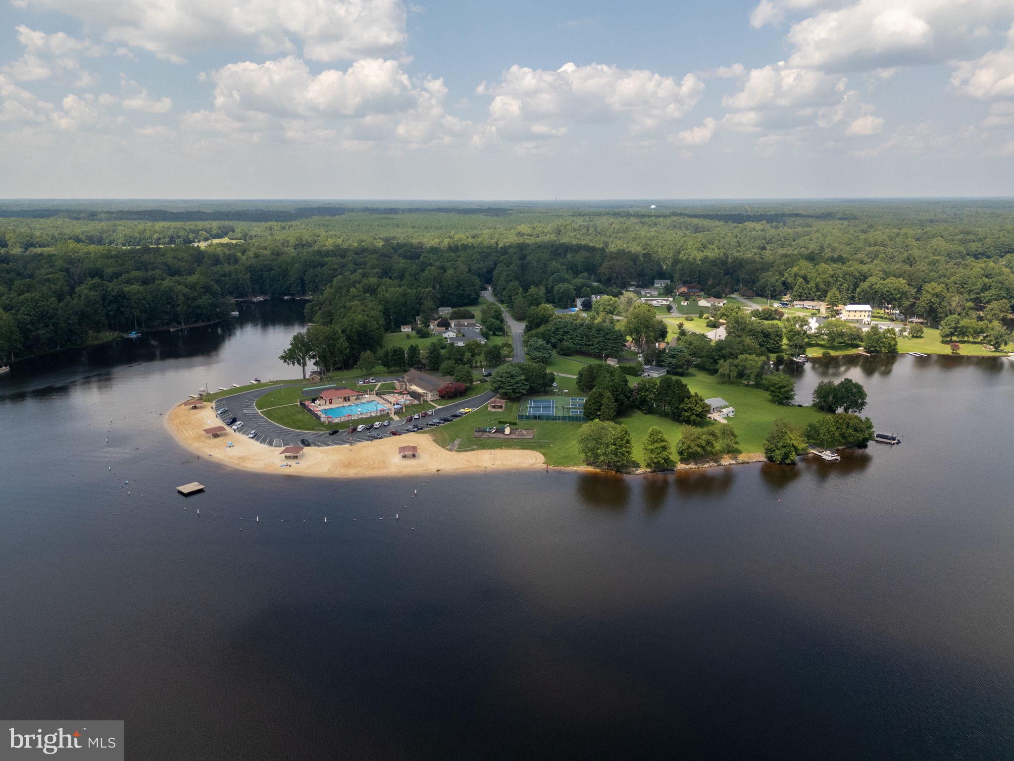 LAKE CAROLINE - Residential