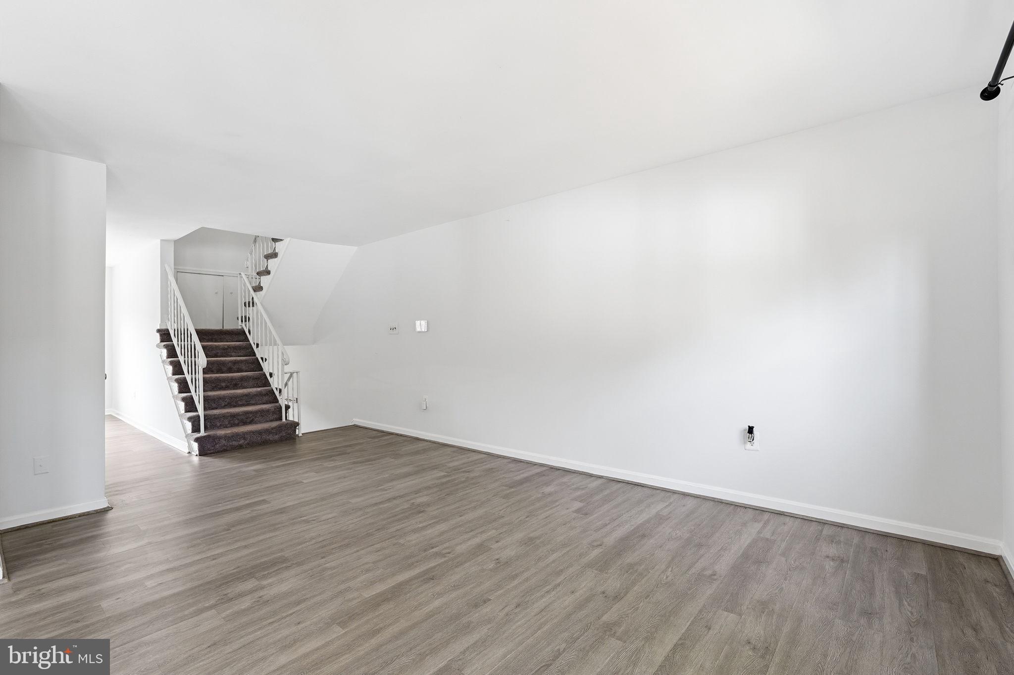 9178 LAURELWOOD COURT