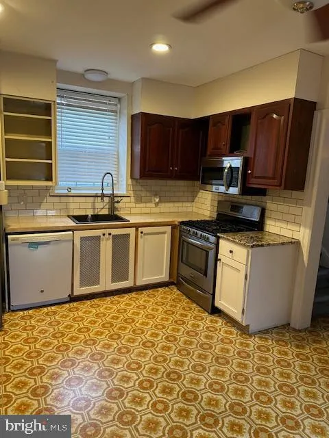 Bryn Mawr, Pennsylvania 19010, United States, 6 Bedrooms Bedrooms, ,5 BathroomsBathrooms,Residential,Contingent,22377