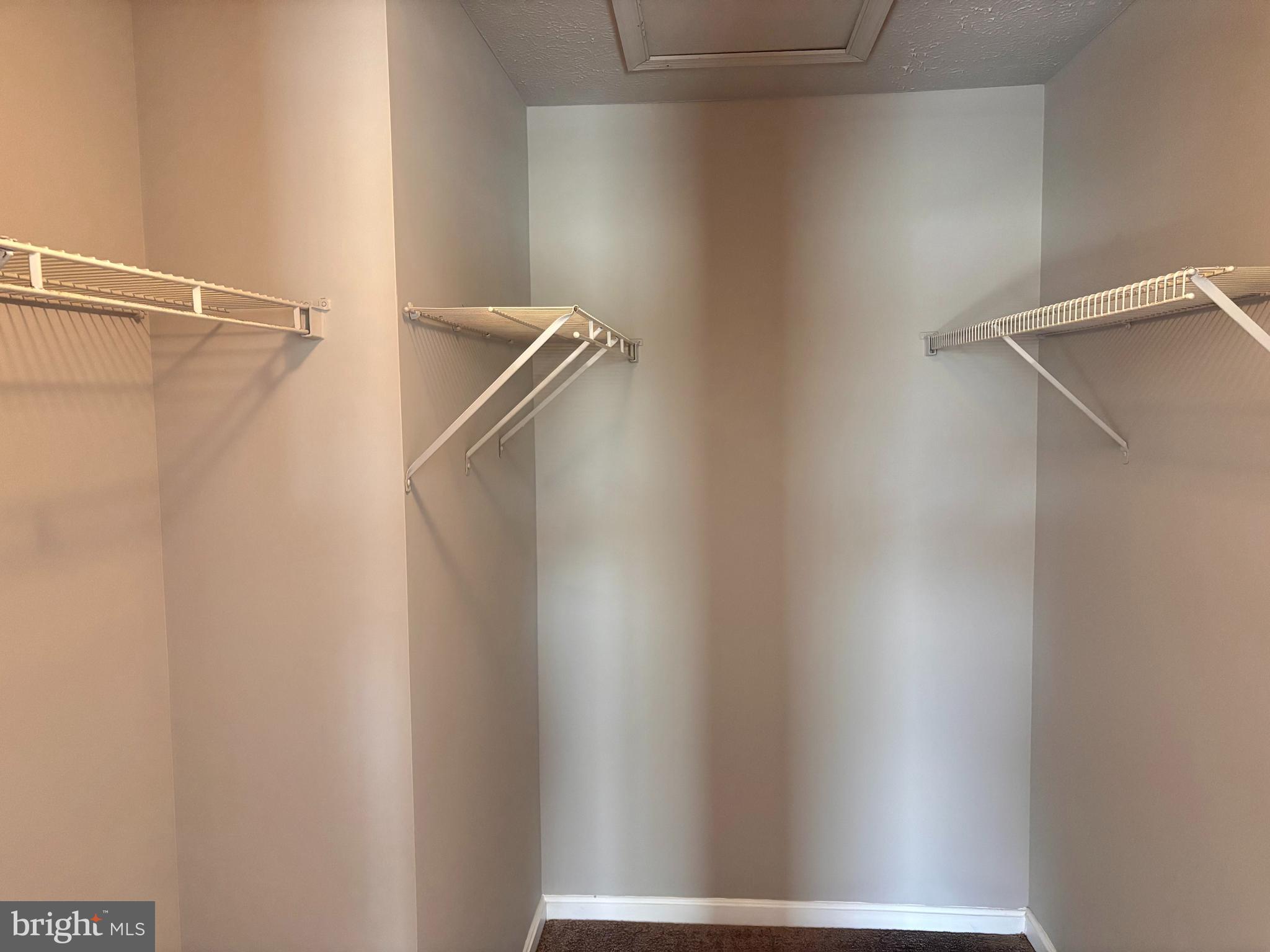 AVINGTON PARK - Residential