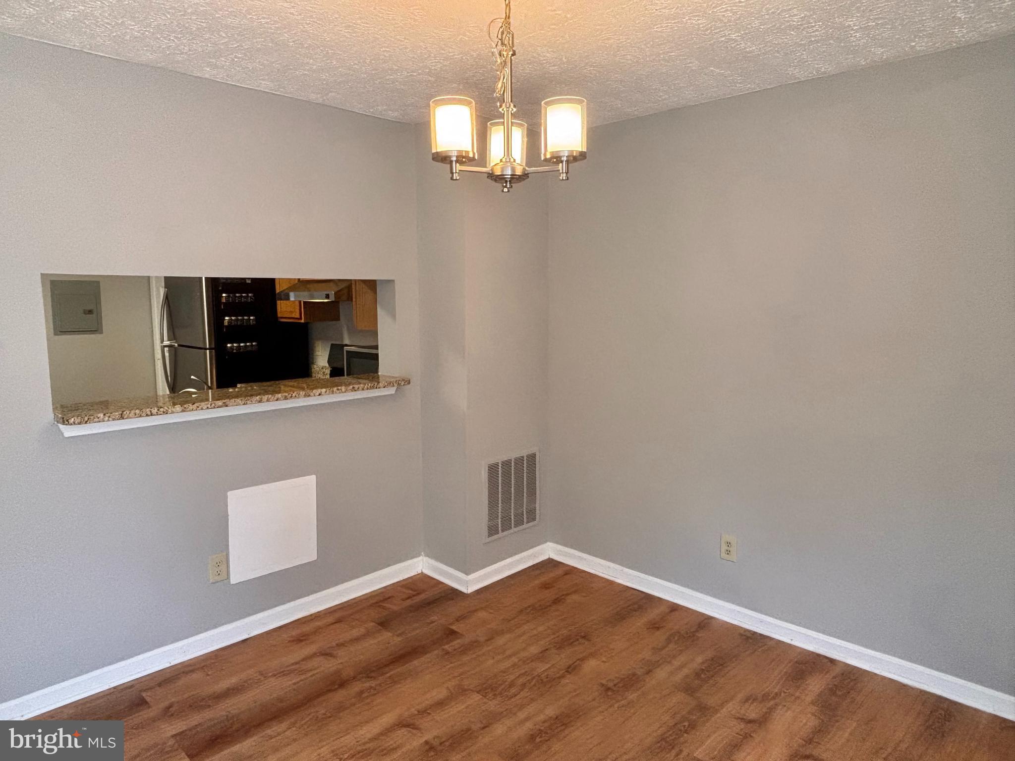 AVINGTON PARK - Residential