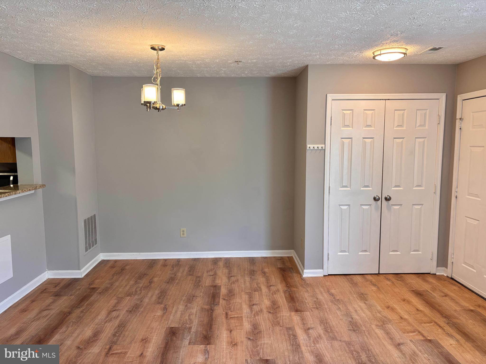 AVINGTON PARK - Residential