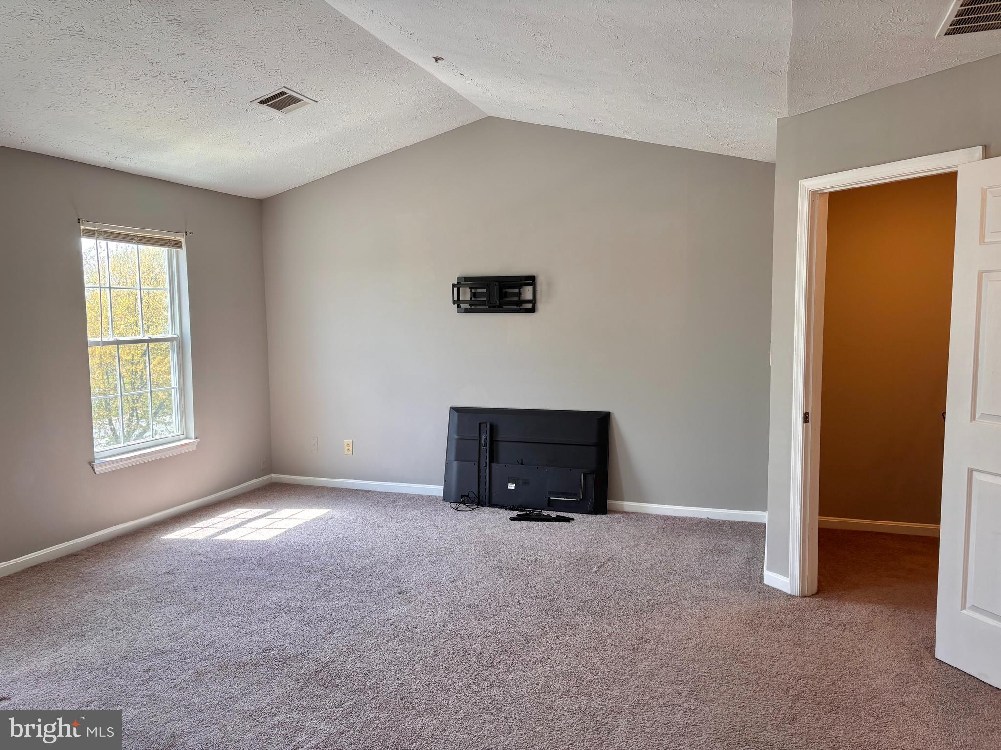 AVINGTON PARK - Residential