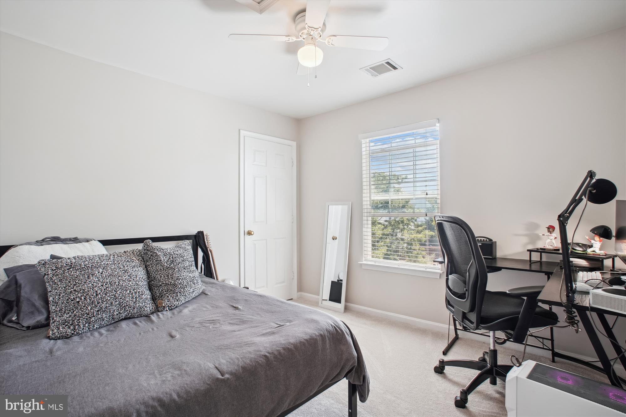 ASHBURN FARM - Residential