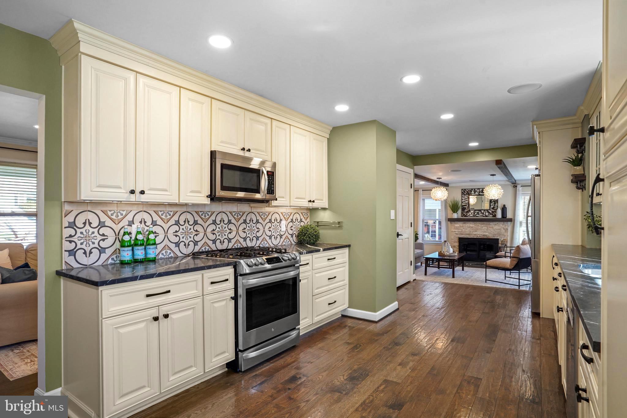 BURKE STATION SQUARE - Residential