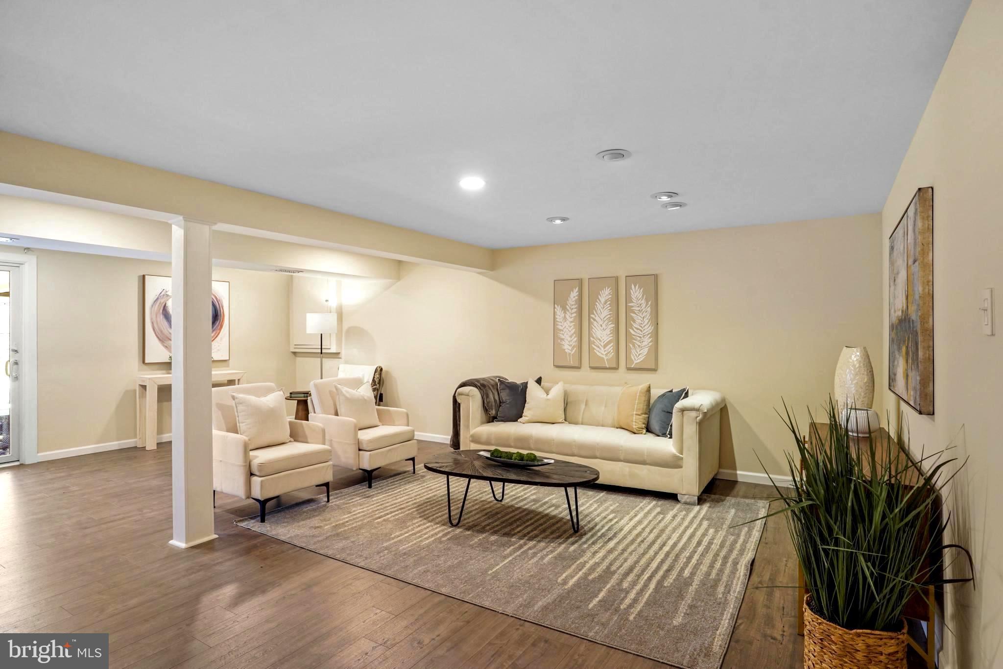 BURKE STATION SQUARE - Residential