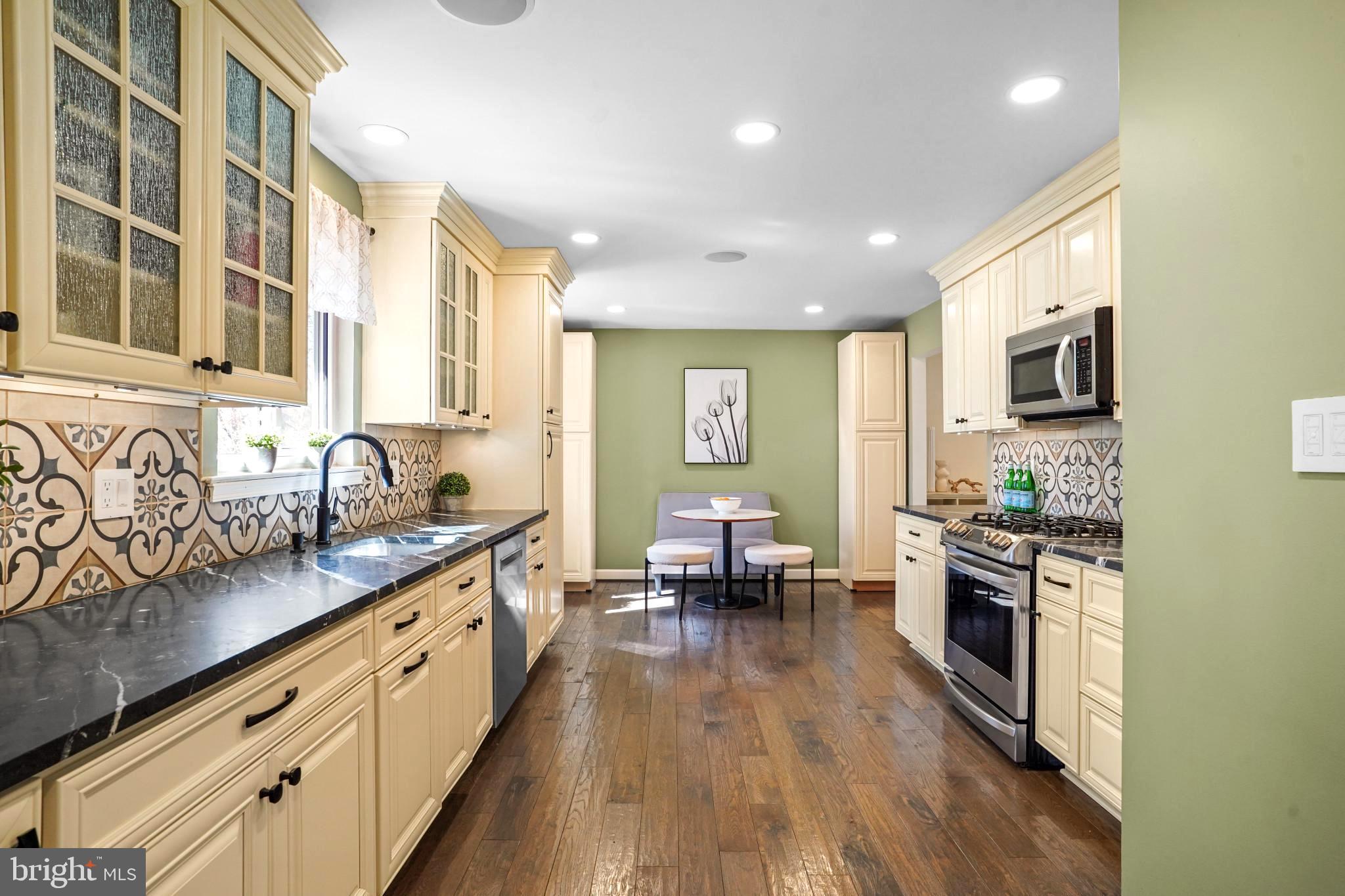 BURKE STATION SQUARE - Residential