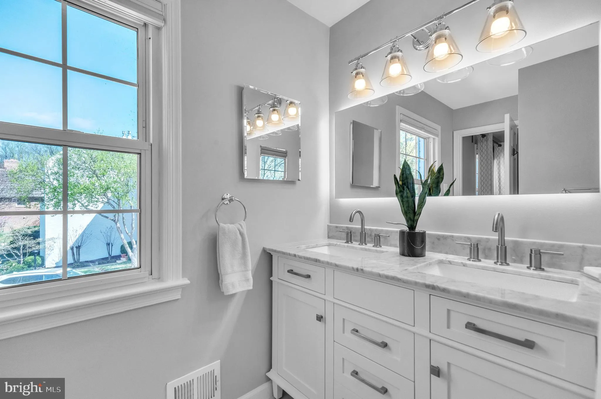 McLean, Virginia 22101, United States, 4 Bedrooms Bedrooms, ,4 BathroomsBathrooms,Residential,Pending,103531