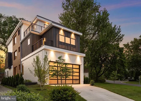 6940 Spruce Street, Falls Church, VA MLS: VAFX2242032