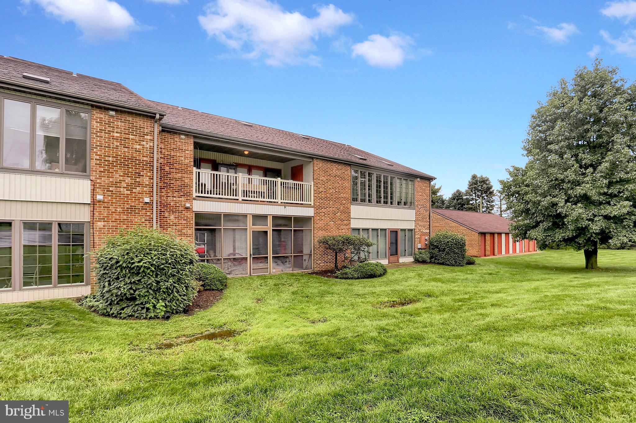 THE OAKS CONDOMINUMS - Residential