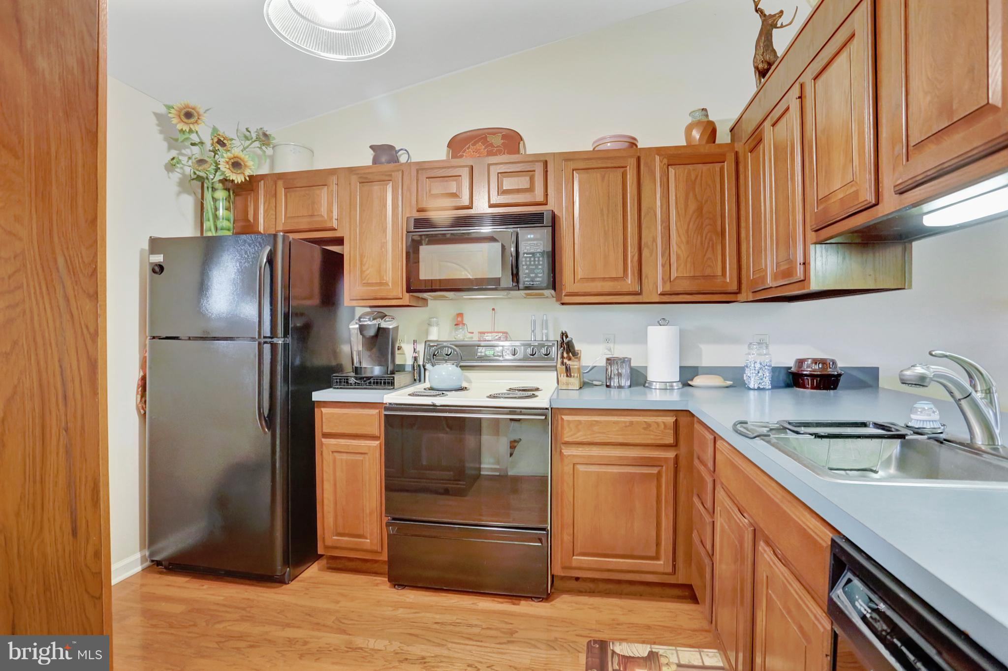 THE OAKS CONDOMINUMS - Residential