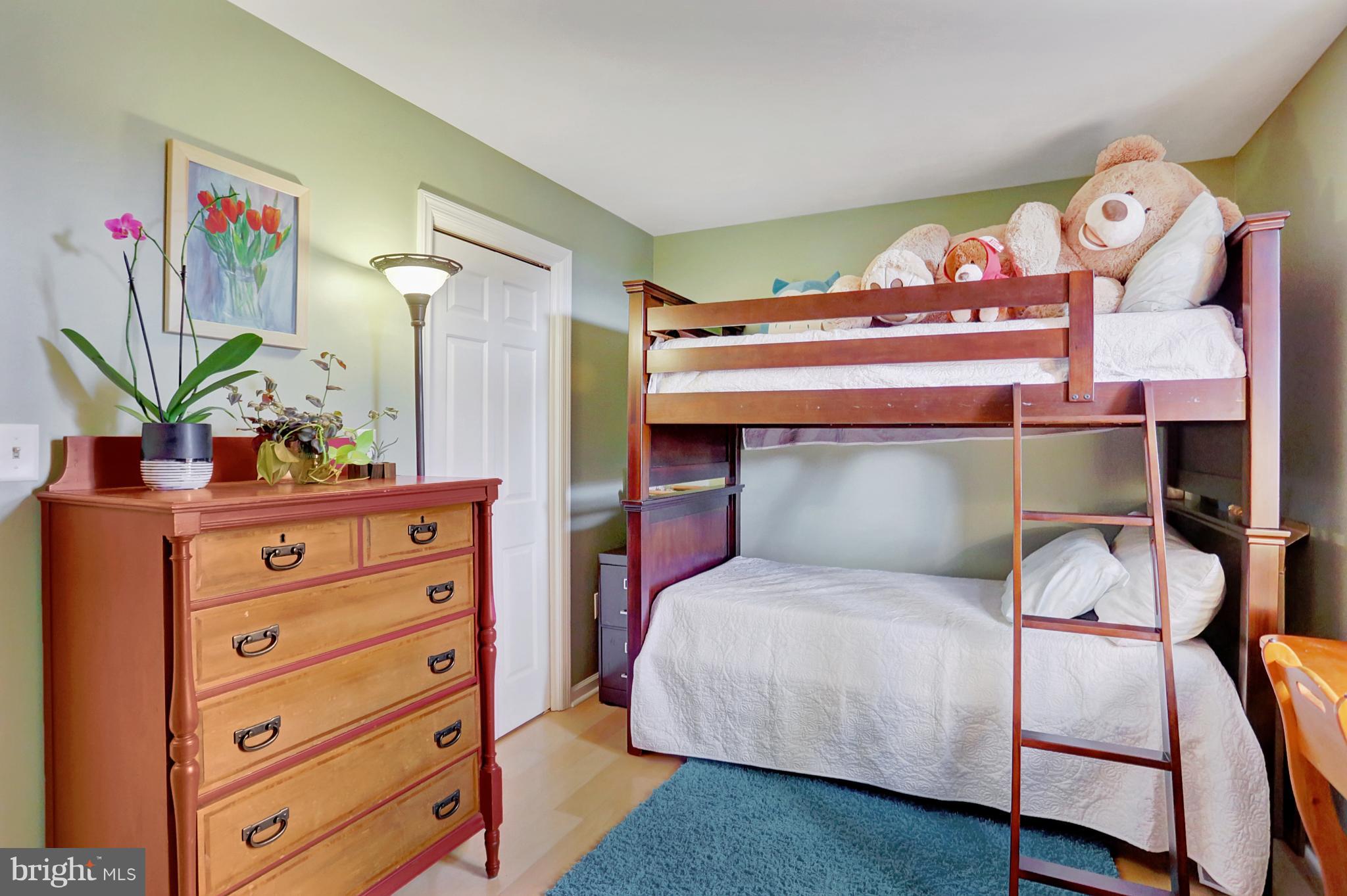 THE OAKS CONDOMINUMS - Residential