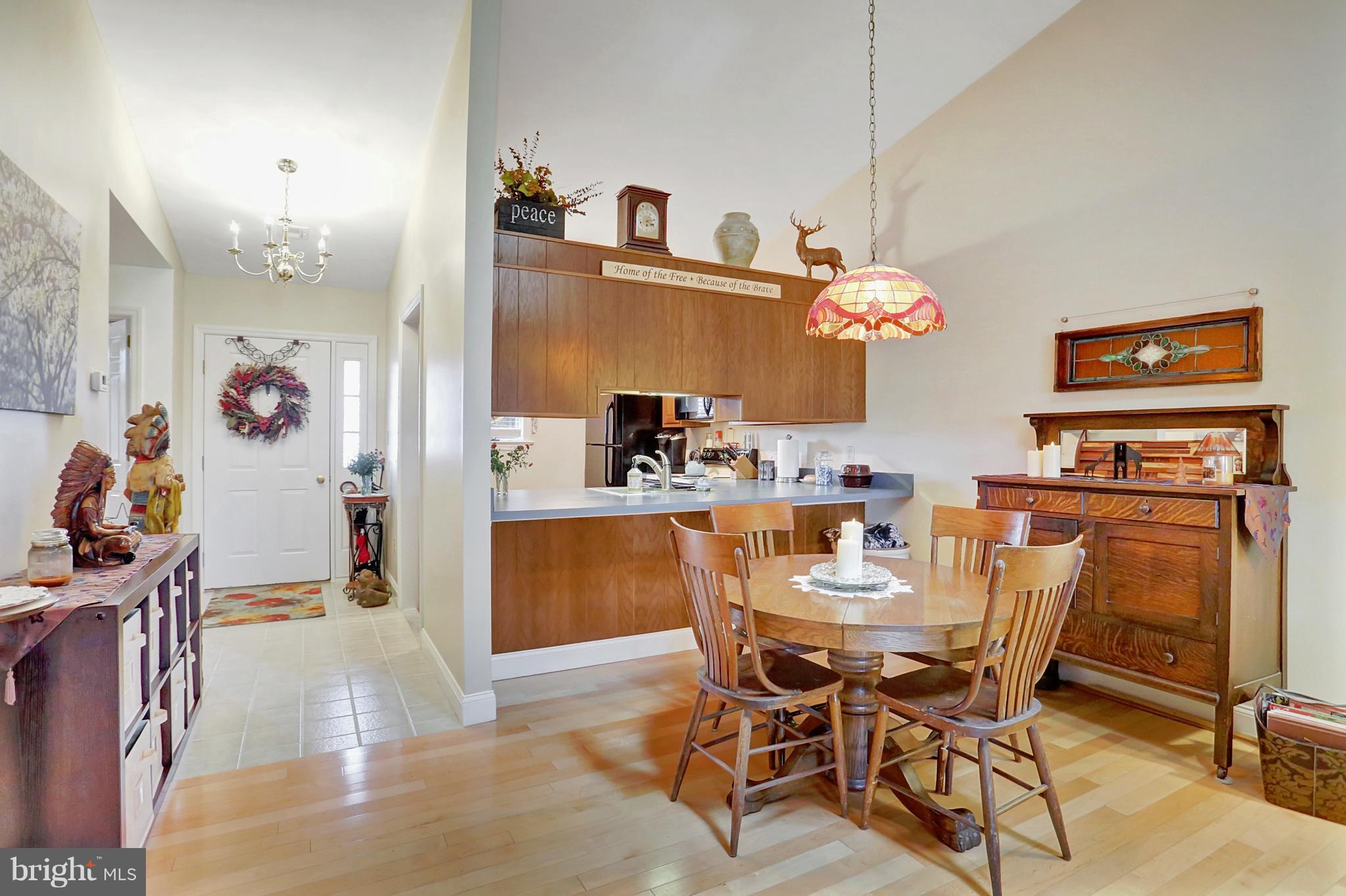 THE OAKS CONDOMINUMS - Residential