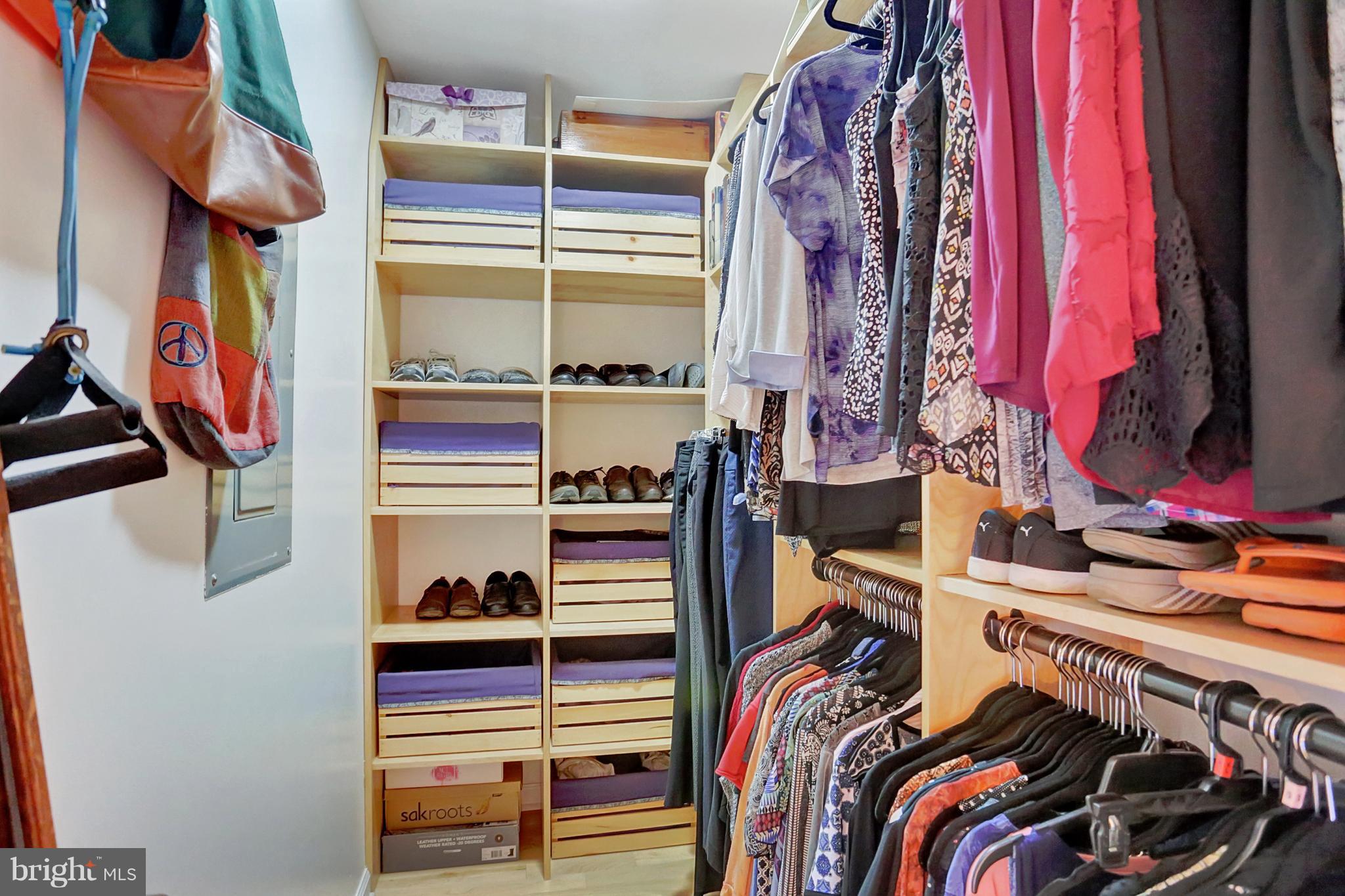 THE OAKS CONDOMINUMS - Residential