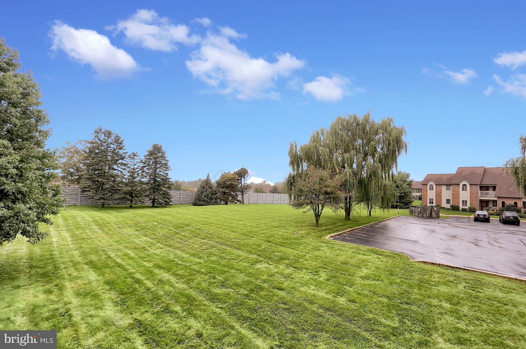 THE OAKS CONDOMINUMS - Residential