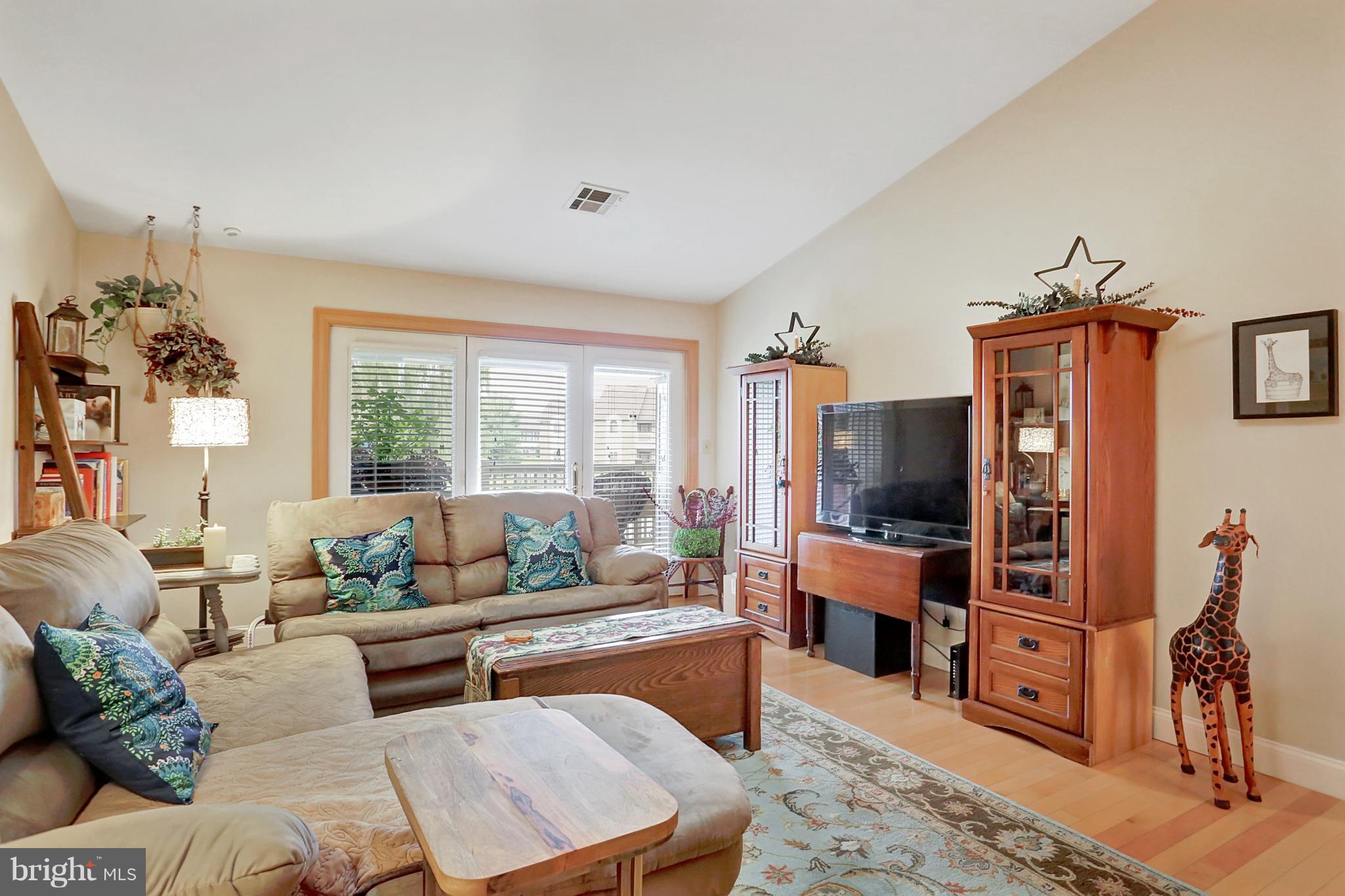 THE OAKS CONDOMINUMS - Residential