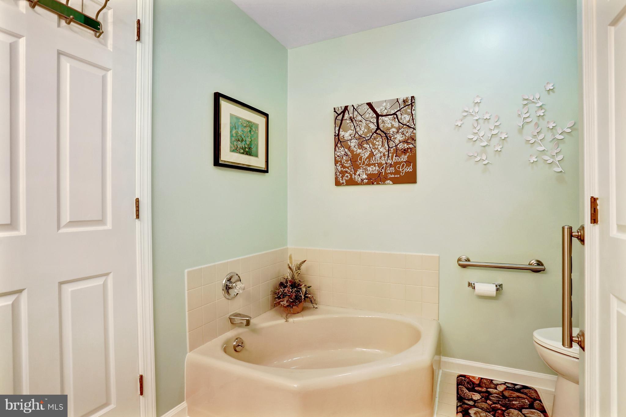 THE OAKS CONDOMINUMS - Residential