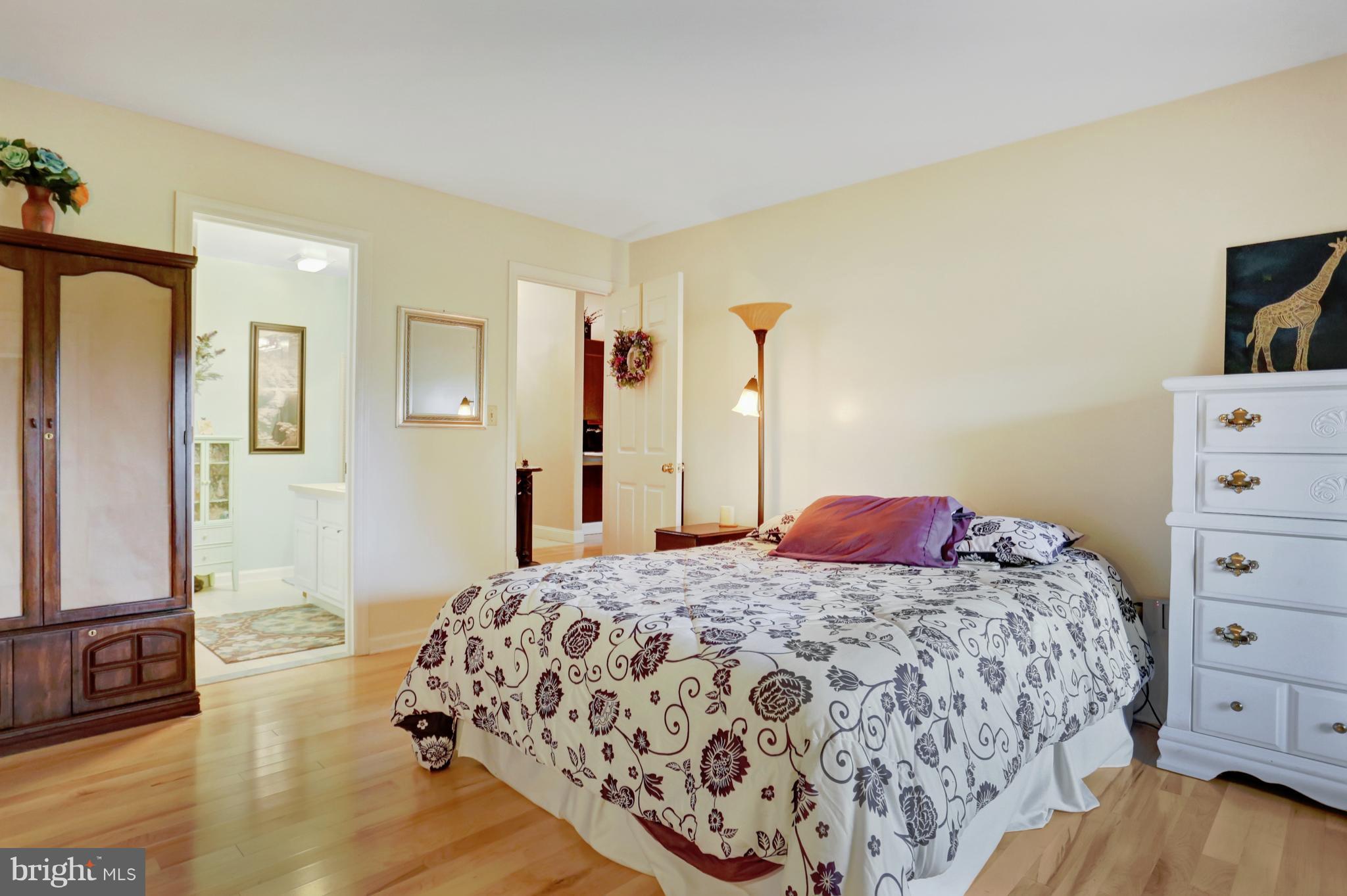 THE OAKS CONDOMINUMS - Residential