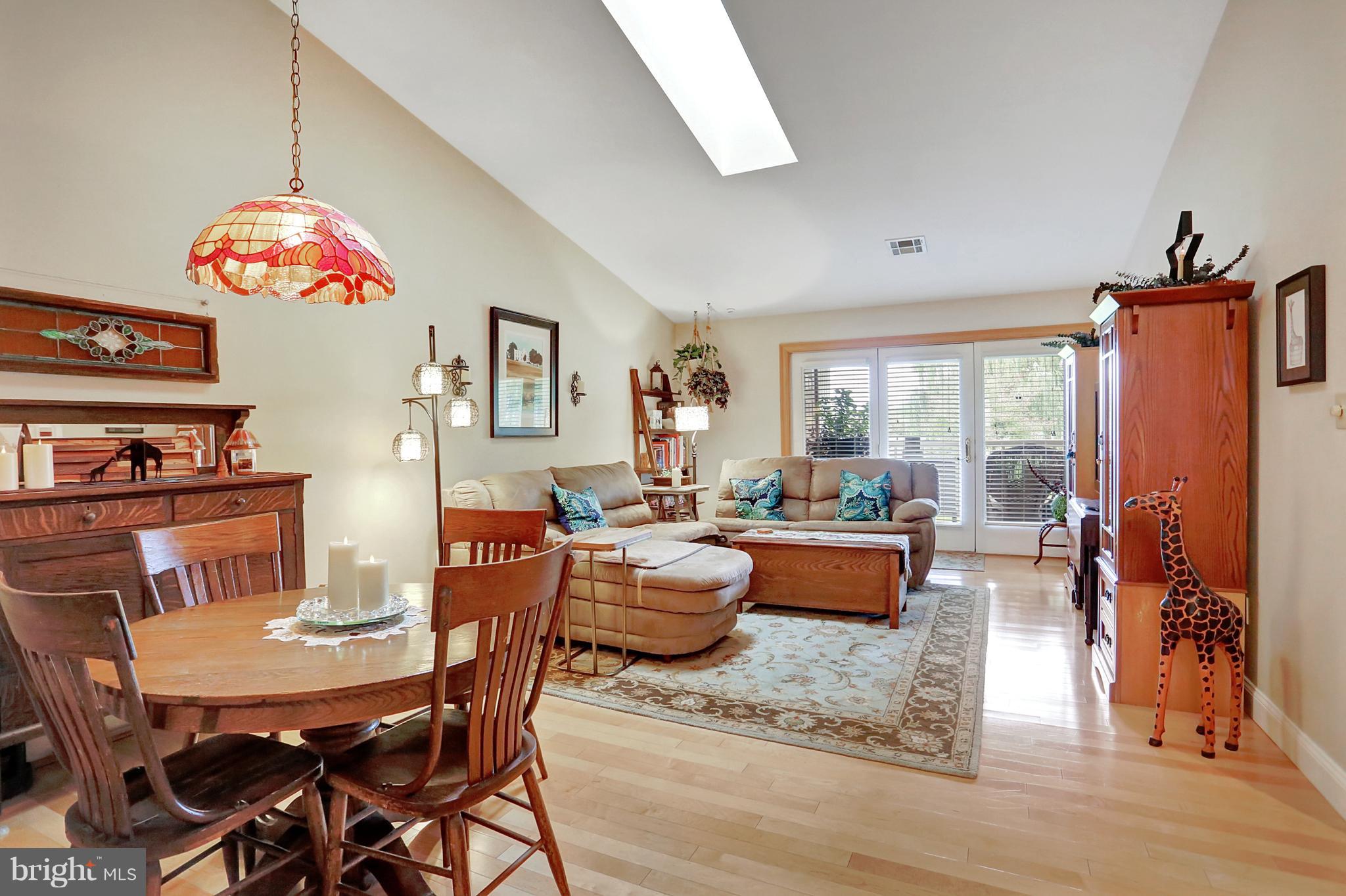 THE OAKS CONDOMINUMS - Residential