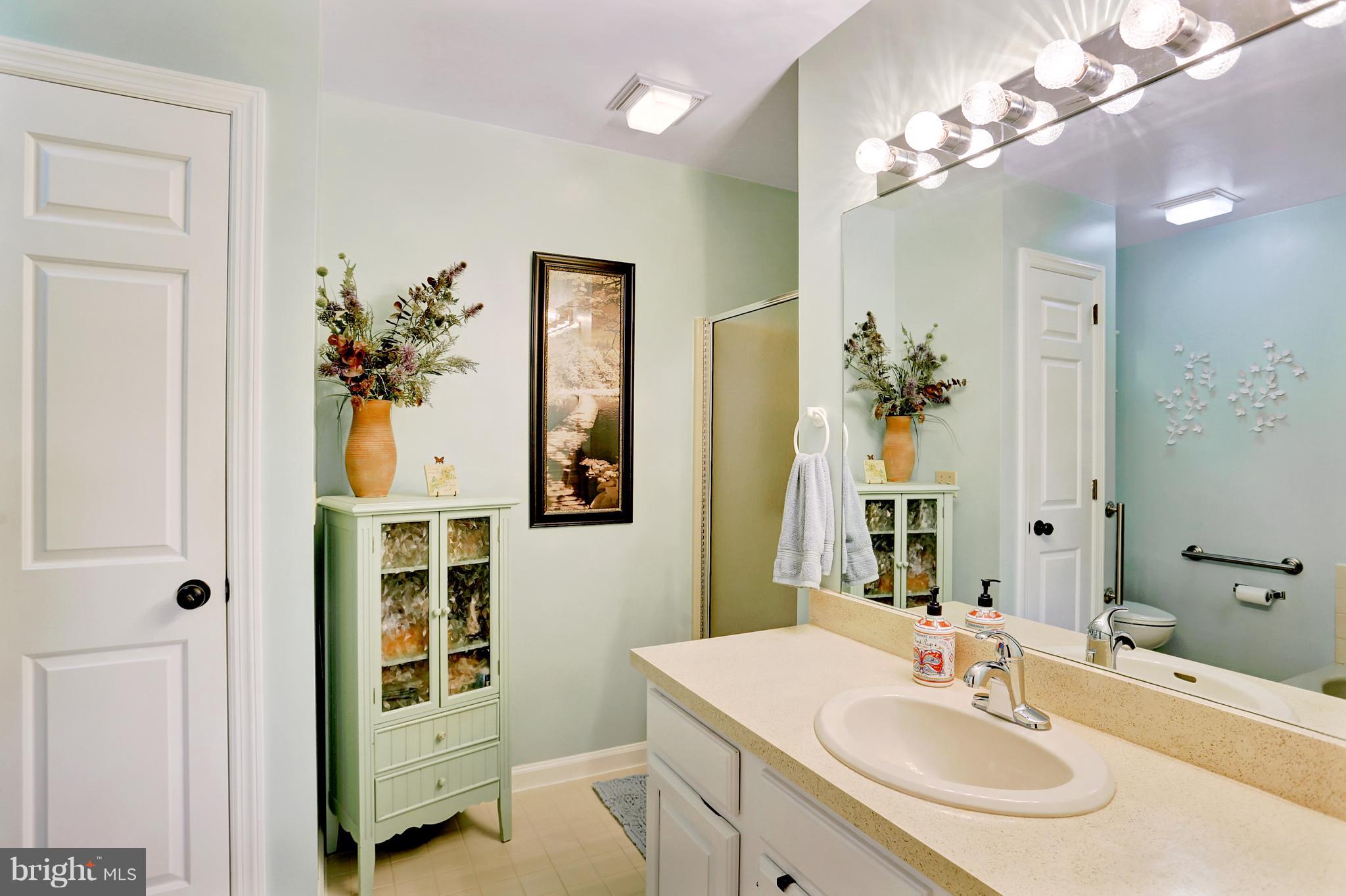 THE OAKS CONDOMINUMS - Residential